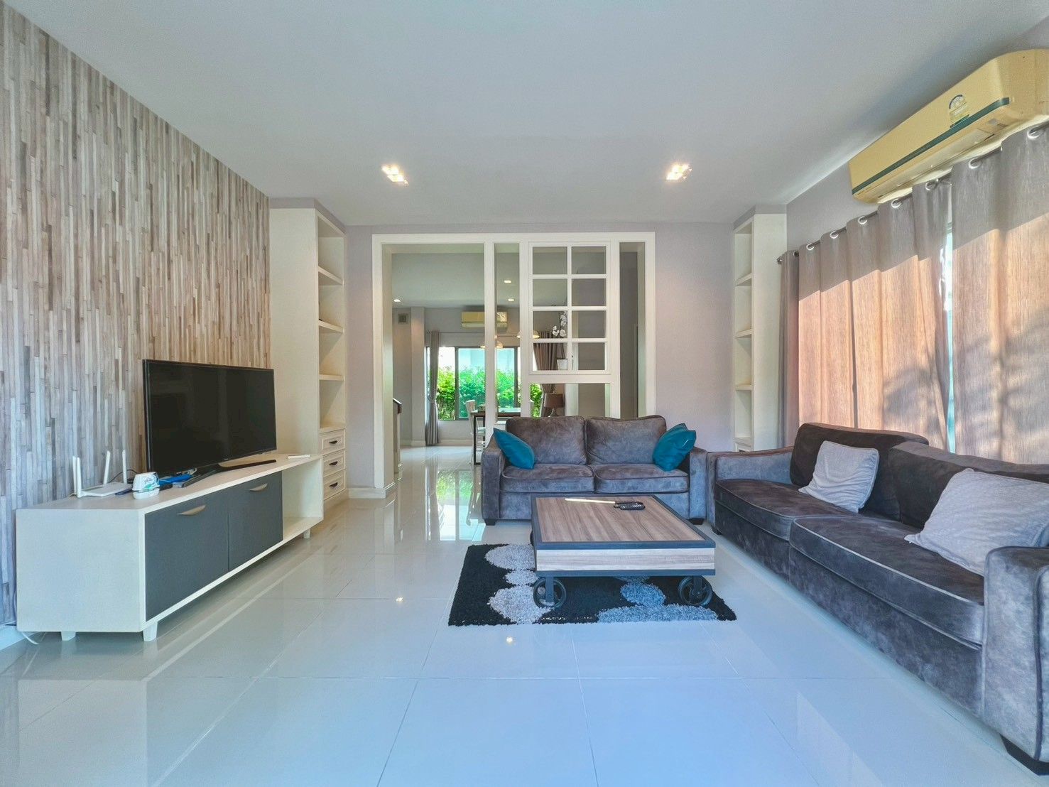 ขายด่วน! บ้านเดี่ยว 4-ห้องนอน 3-ห้องน้ำ แปลงมุม พร้อมเฟอร์นิเจอร์ Built-in สวยจบครบทั้งหลัง