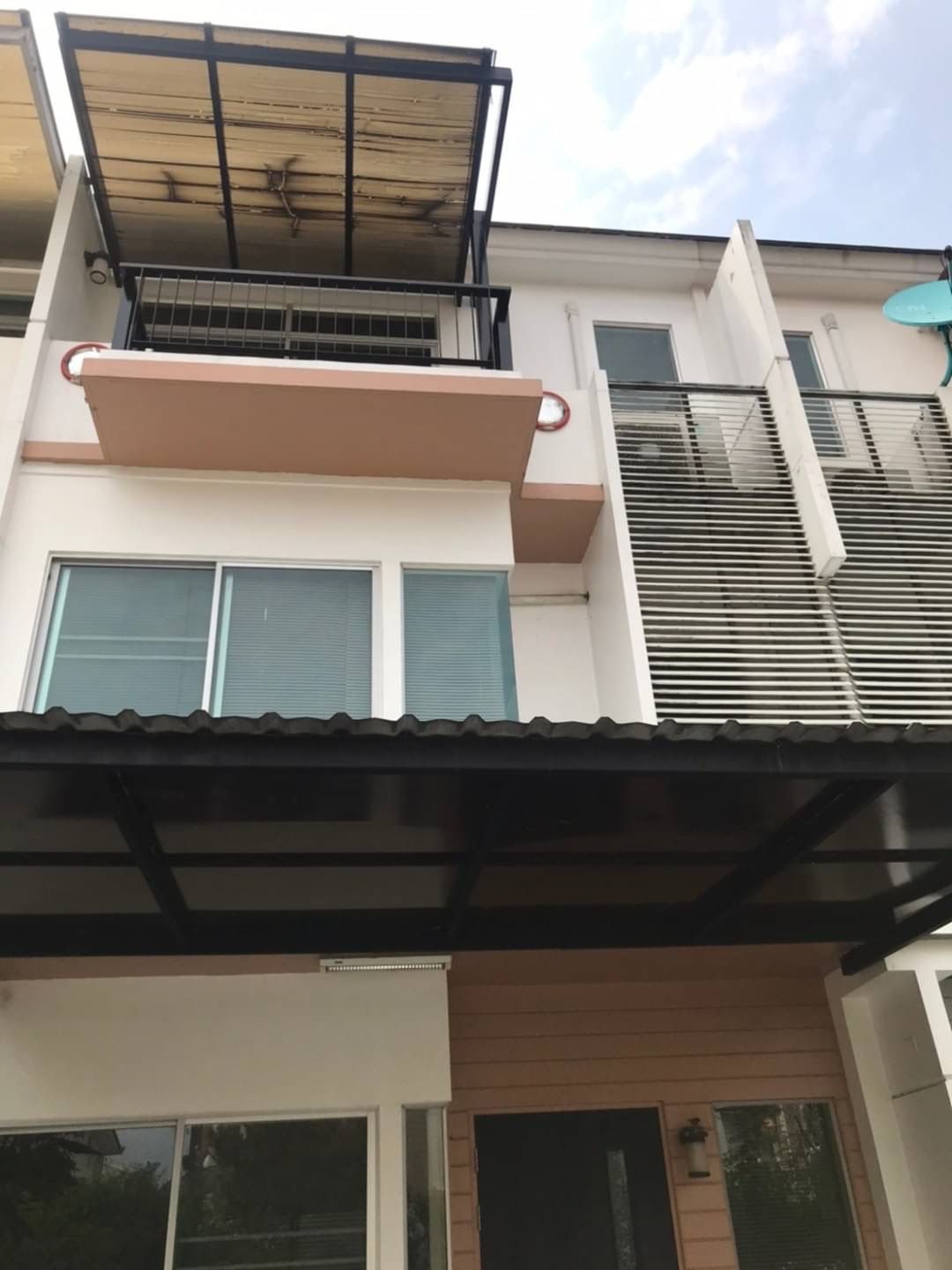 ขาย ทาวโฮมสวย 3 ชั้น โครงการของ Land & House ซอยคู้บอน 28 หมู่บ้าน บ้านใหม่ ตรงข้ามหมู่บ้านชัยพฤกษ์