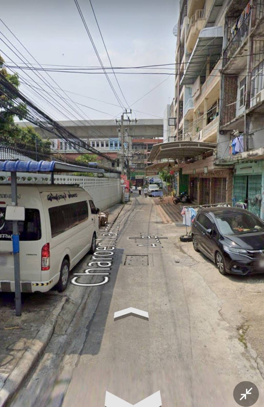 ขายตึก อาคารพาณิชย์  3 ห้อง  เข้าเจริญนครซอย  7 เพียง 60 เมตร อยู่ในย่านนักท่องเที่ยว เพียง 3 นาทีถึง ICON SIAM ถูกและคุ้มมาก 