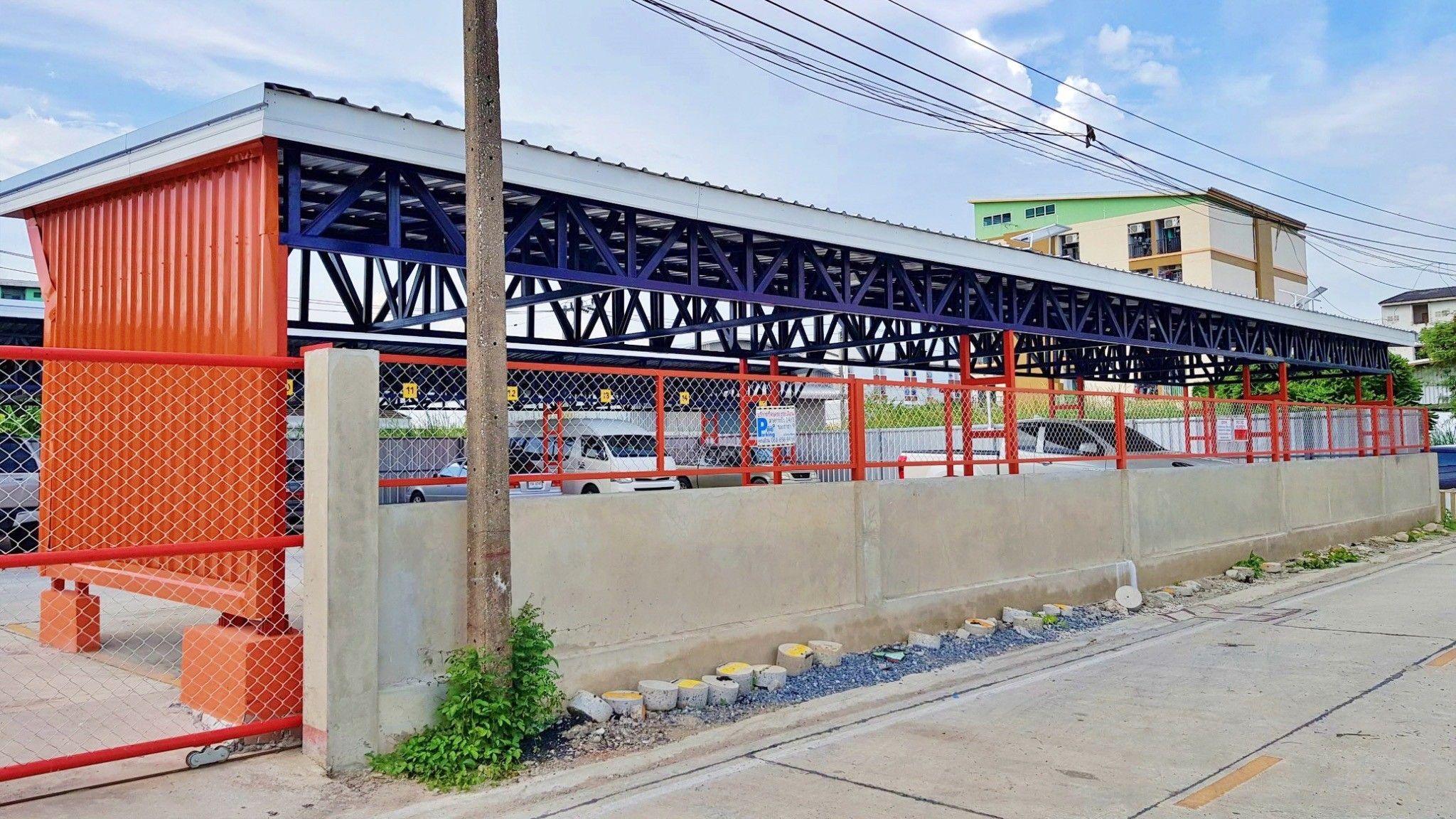 ที่ดินลาดกระบัง พร้อมกิจการที่จอดรถ(Parking) รับค่าเช่าเลยทันที ใกล้สนามบินสุวรรณภูมิ เนื้อที่ 200 ตรว. ทำเลศักยภาพ เดินทางสะดวก ใกล้แหล่งชุมชน