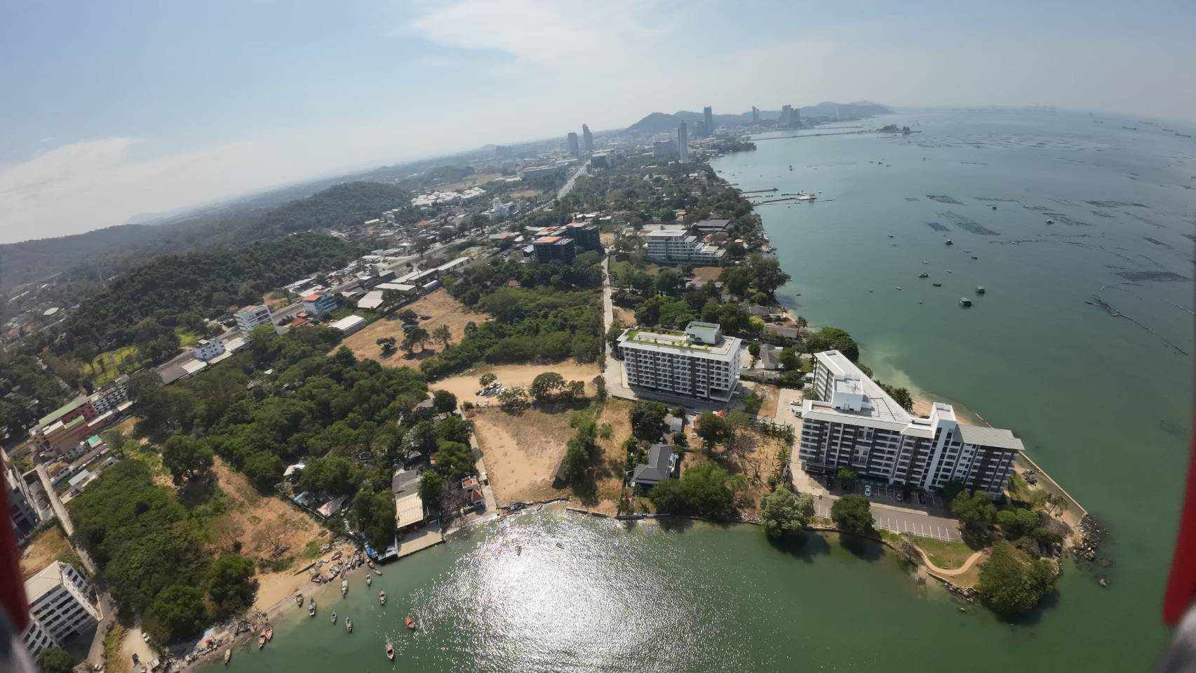ขายที่ดินชลบุรี อำเภอศรีราชา ติดร้านอาหาร Little town /Hide out ศรีราชา