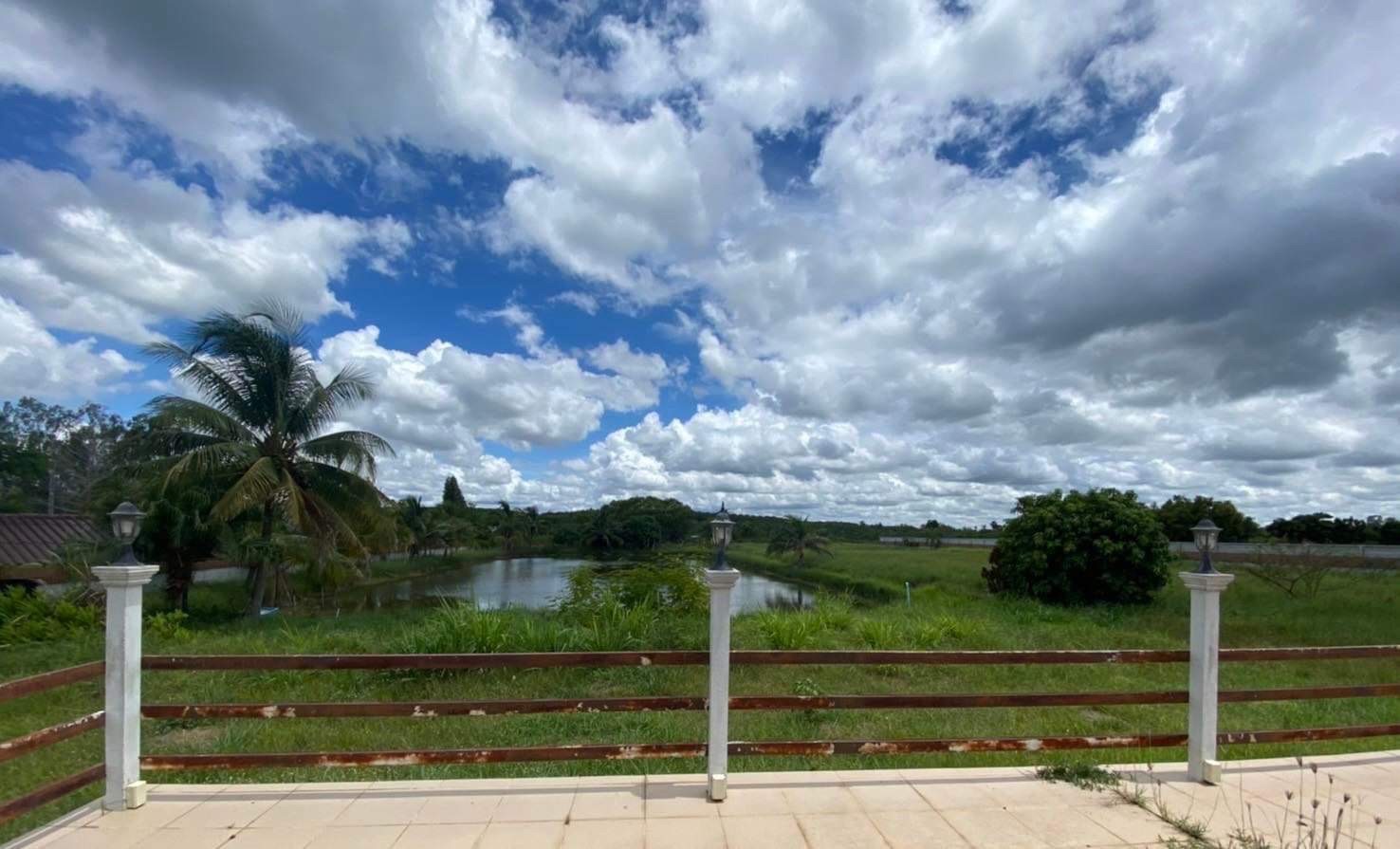 ขายบ้านพร้อมที่ดิน  ผืนใหญ่ เงียบสงบ วิวธรรมชาติ 180 องศา  อ.คูเมือง จ.บุรีรัมย์ 6-1-30 ไร่