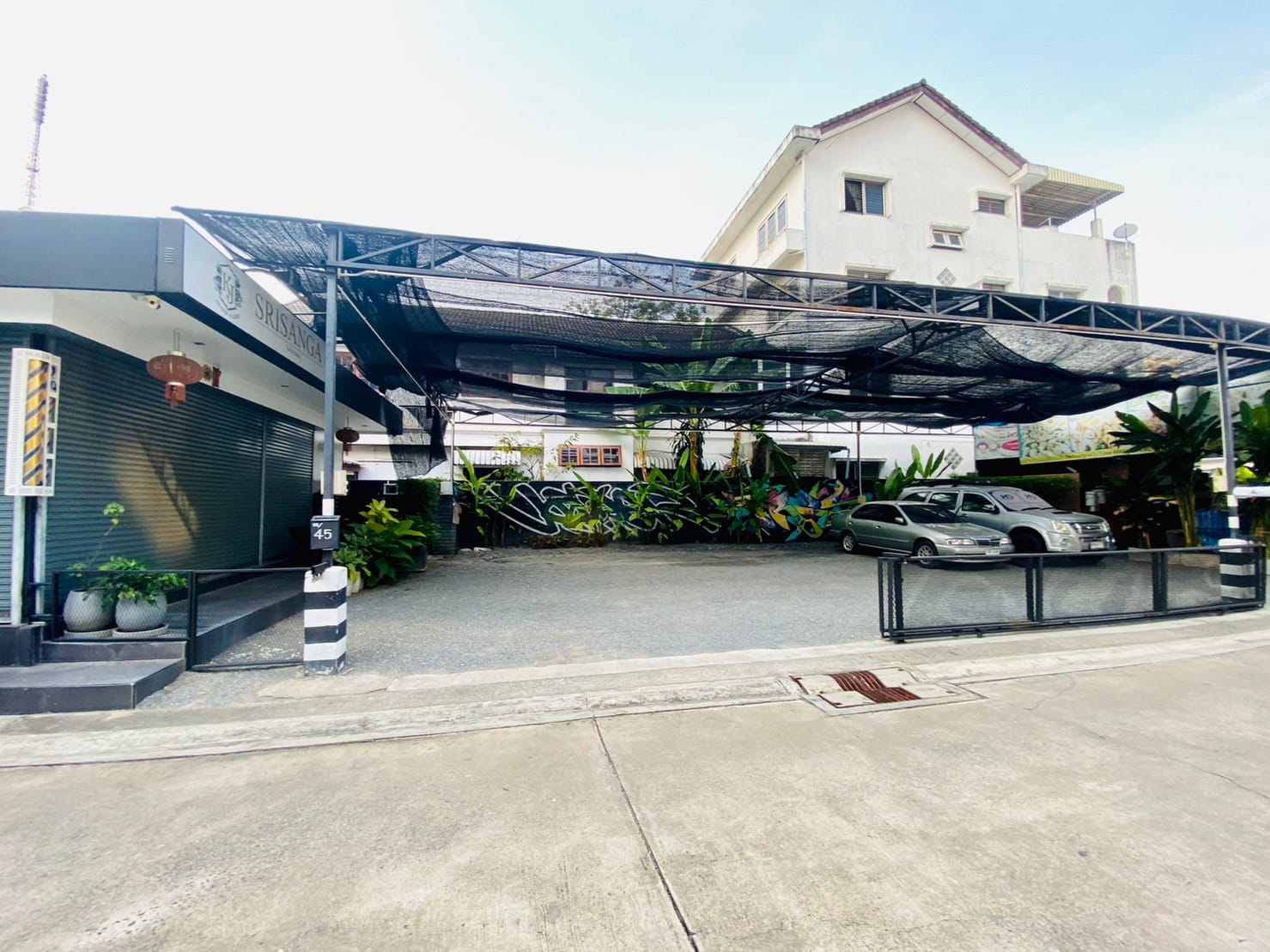 ขาย ที่ดิน ติดถนน 3 ด้าน หลัง ม.หอการค้า เนื้อที่ 84 ตร.วา ห้วยขวาง สุทธิสาร