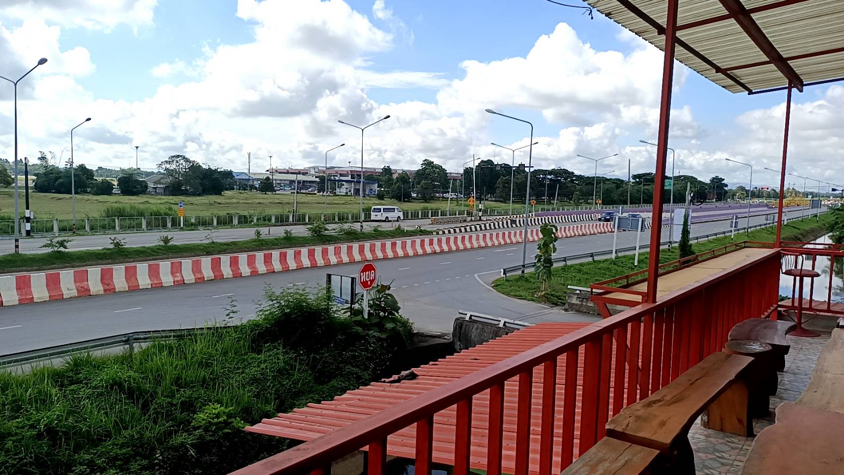 อาคารพาณิชย์ ทำเลทอง ตรงข้าม สนามบินแม่ฟ้าหลวง 268 ตรว. 