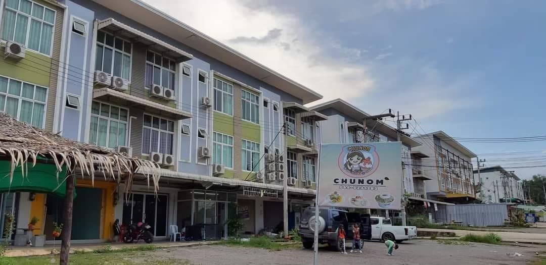 ขายหอพัก 10ห้อง ด้านหน้าติดถนน สุราษฎร์ธานี 