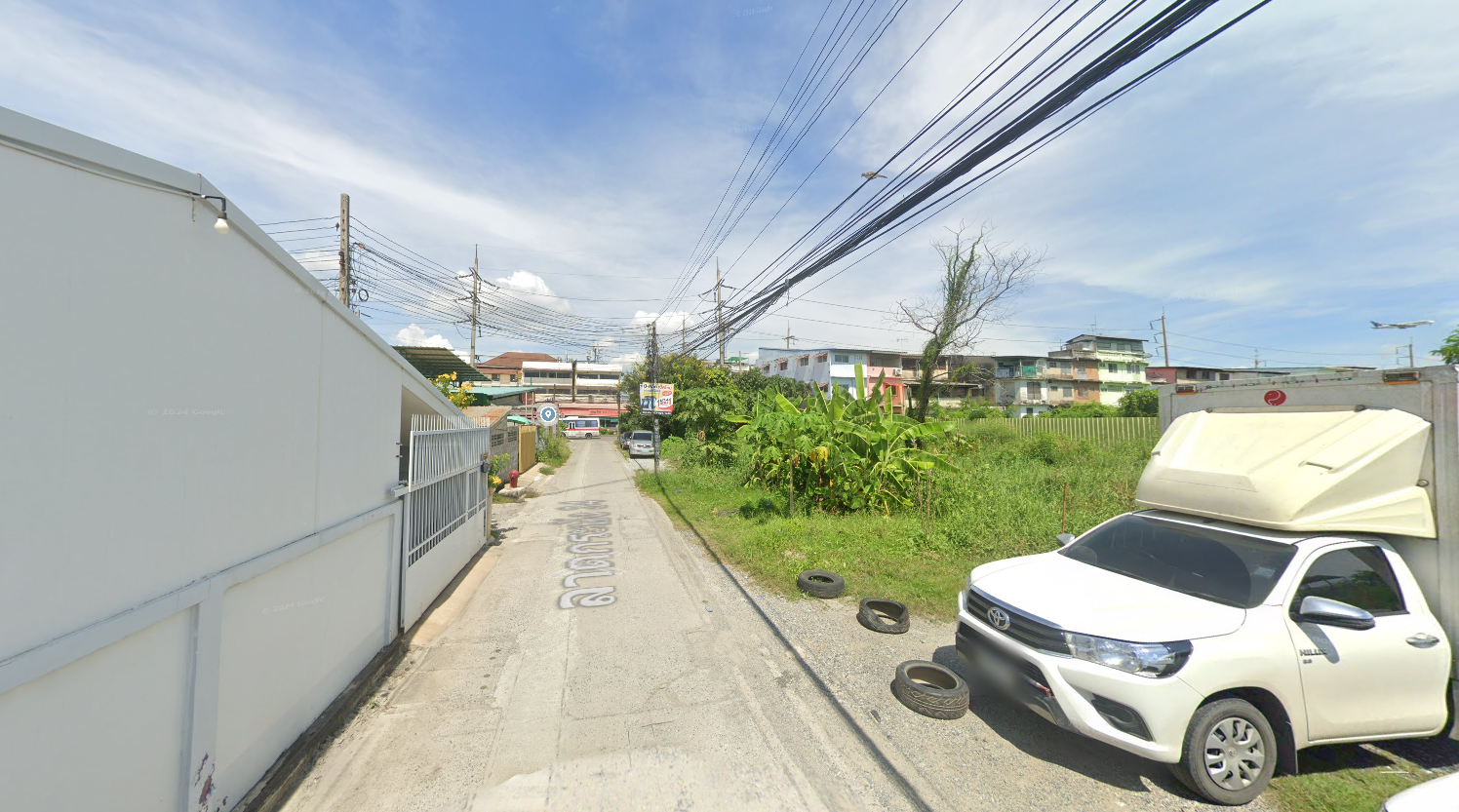 ขายบ้านกรุงเทพฯ เขตลาดกระบัง บ้านพร้อมที่ดิน ทำเลงาม พร้อมเข้าอยู่ได้ทันที