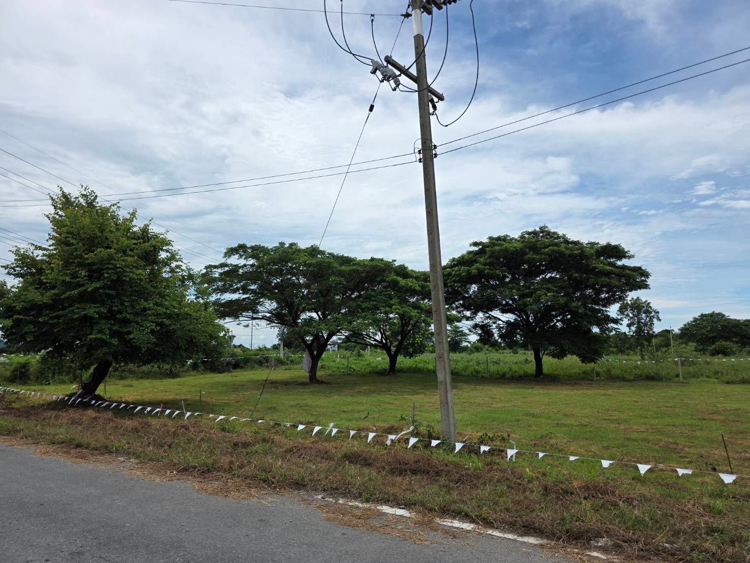 (สด-ผ่อน) ที่ดินโฉนด ติดถนนหลวง มีน้ำ ไฟ 1 ไร่  ทางเข้าอ่างเก็บน้ำ