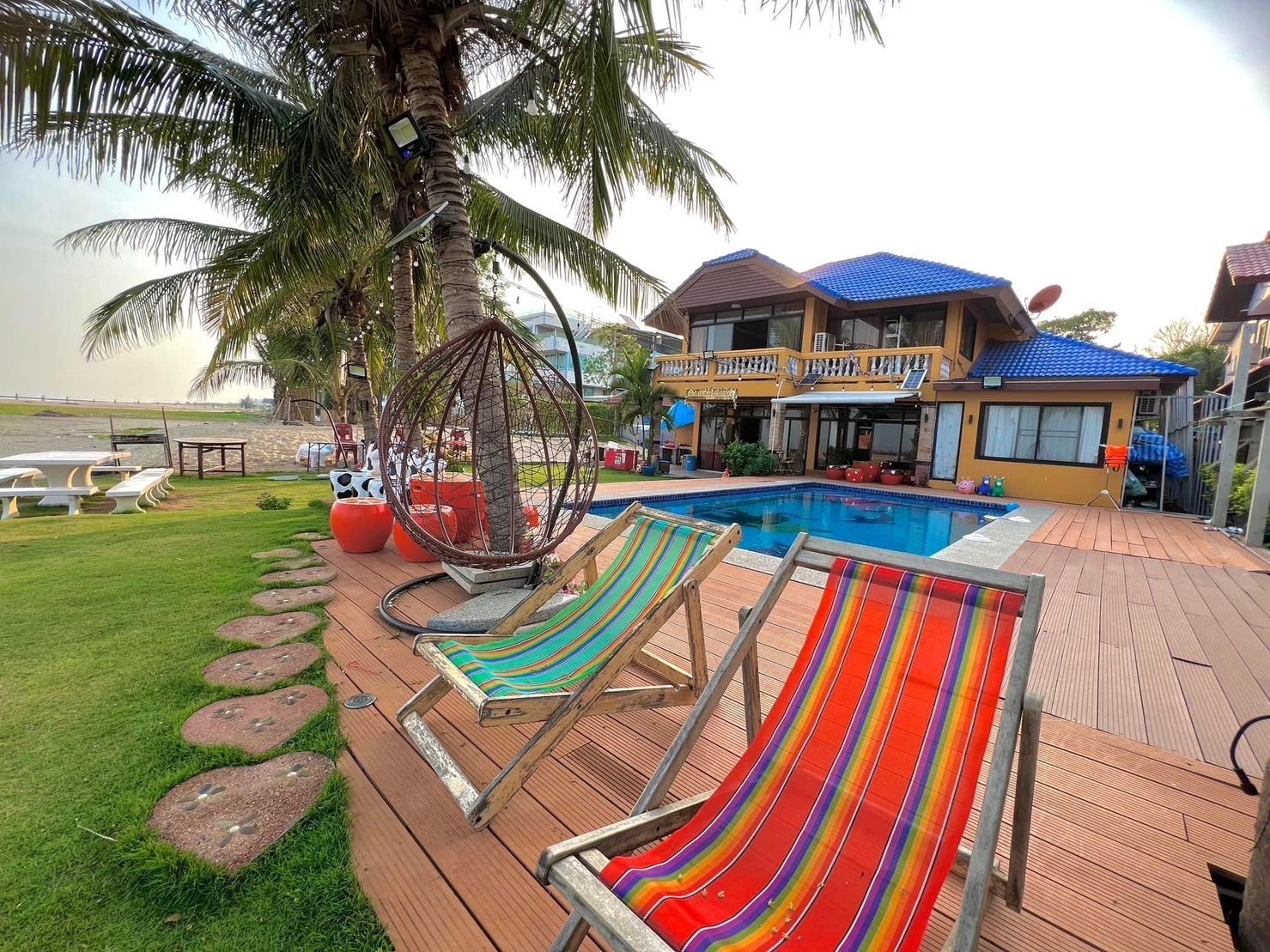 ขายที่ดินพร้อมบ้านอยู่ติดหาดเจ้าสำราญ จังหวัดเพชรบุรี