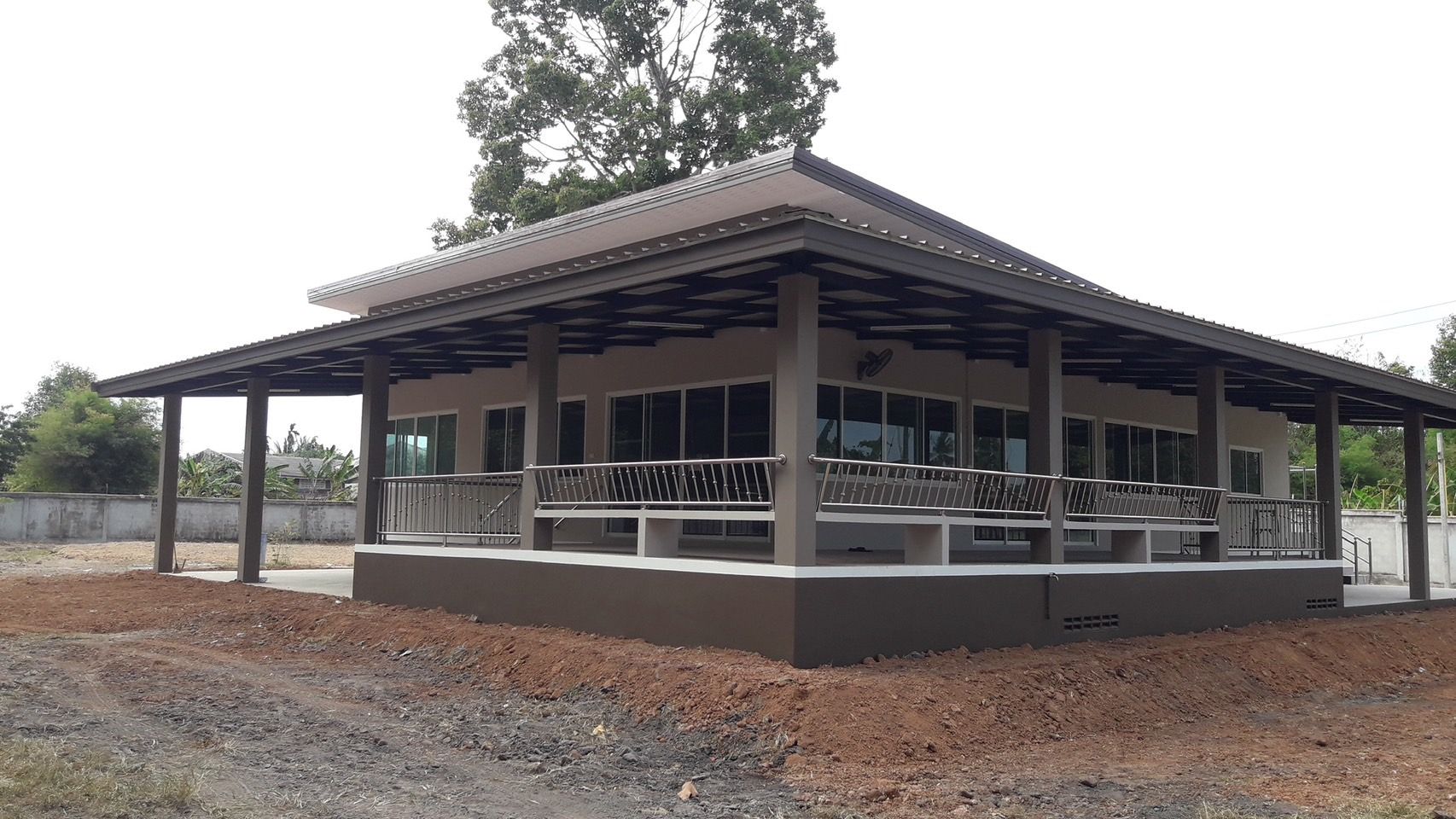 ขายบ้านปราจีน บ้านสวนบนเนื้อที่เกือบ 5 ไร่. ใกล้วงเวียนศาลนเรศวร เมืองปราจีน 4-3-65.3