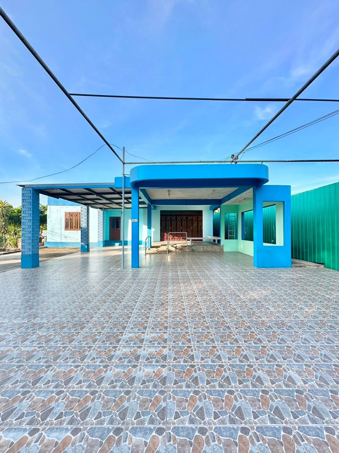 บ้านสวนริมคลอง ที่ลูกค้าหลายๆท่านตามหา 🏡 แอดจัดสรรมาแล้วนะคะ เนื้อที่ 100 ตร.ว.  ติดคลอง มีพื้นที่เกินอีก 100 ตร.ว.  เรียกได้ว่าคุ้มเกินคุ้มจริงๆค่ะ