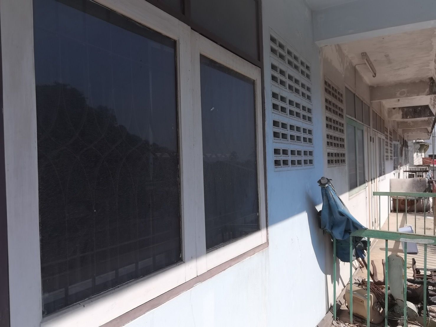 ขายอาคารพาณิชย์ 3.5 ชั้น ริม ถ.เพชรเกษมขาขึ้น ใกล้ตัวเมืองเพชรบุรี