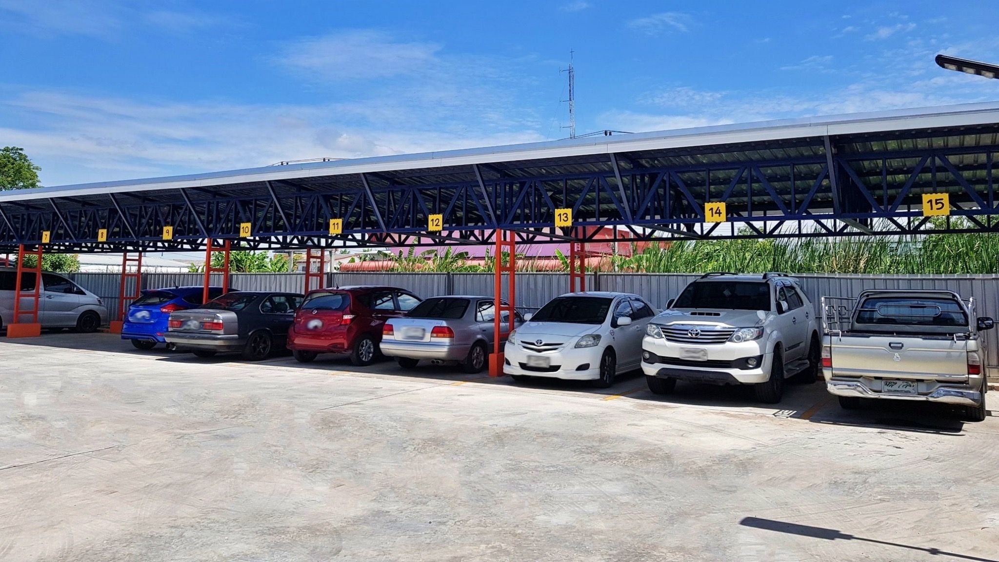 ที่ดินลาดกระบัง พร้อมกิจการที่จอดรถ(Parking) รับค่าเช่าเลยทันที ใกล้สนามบินสุวรรณภูมิ เนื้อที่ 200 ตรว. ทำเลศักยภาพ เดินทางสะดวก ใกล้แหล่งชุมชน