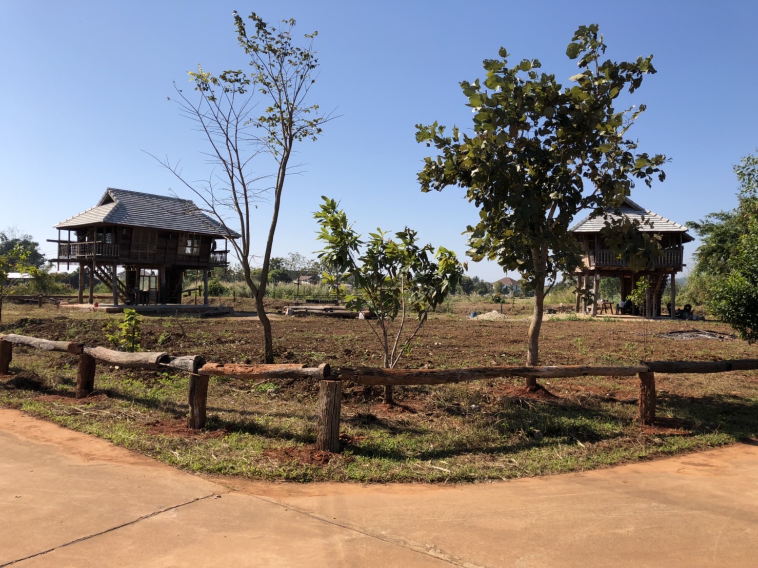 ที่ดินพร้อมบ้านไม้ 2 หลัง ที่ดินสวยมาก เชียงราย 1-0-17.6 ไร่
