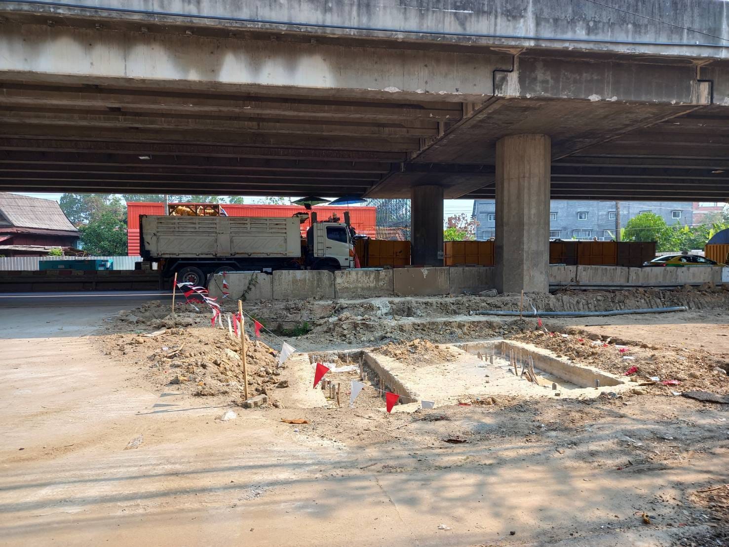 ขายที่ดินพร้อมบ้าน