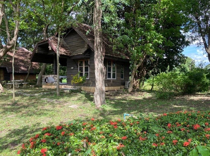 ขายบ้านพร้อมที่ดินกาญจนบุรี ที่ดินแปลงสวย บ้านสวย บรรยากาศดี ทิวทัศน์ธรรมชาติ