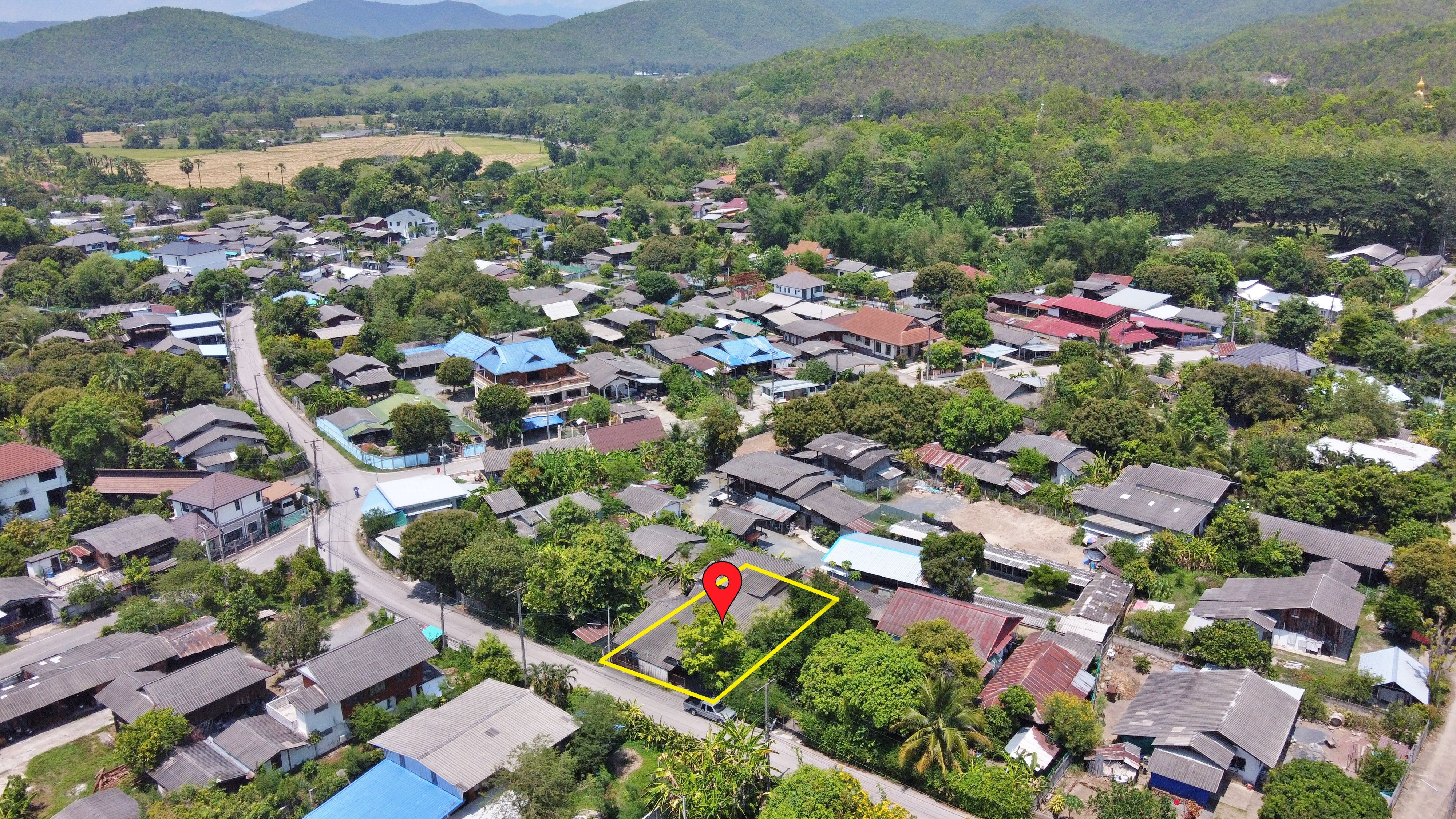  บ้านพร้อมที่ดิน 104 ตร.ว. 2นอน2น้ำ (เหมาะทำกิจการหรือโกดังเก็บของ ติดถนนในหมู่บ้าน)