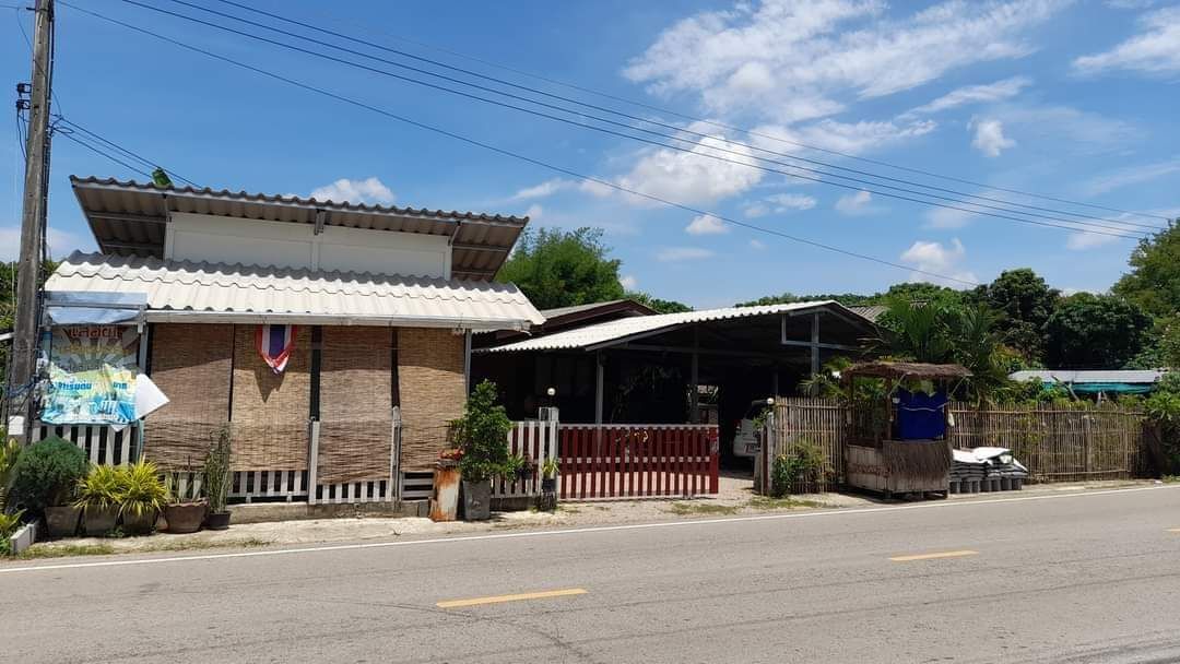 ขายบ้านพร้อมที่ดิน บ้าน2หลัง ติดถนนสาธารณะ 0-0-78
