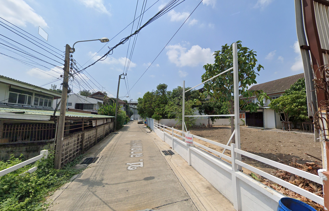 ขายที่ดินกรุงเทพฯ เขตบางกะปิ ที่ดินเปล่า ใกล้โรงเรียนบริบาล เดอะ พาเร้นท์ อยู่ในซอยลาดพร้าว น่าลงทุนมาก 0-0-88 ไร่.