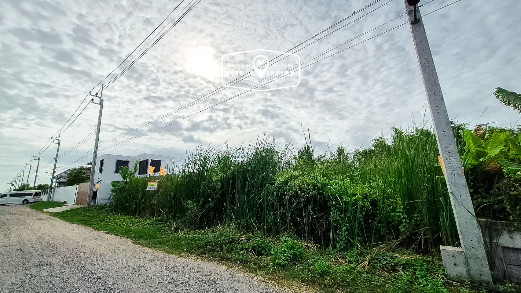 ที่สวยติดถนนซอย น้ำ ไฟ พร้อม การเดินทางสะดวก ทำเลดีมีเพื่อนบ้านไม่แออัด