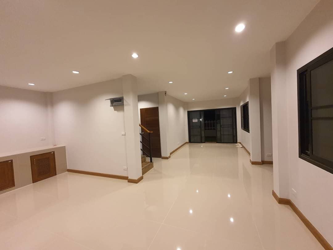 บ้านพร้อมอยู่สร้างใหม่ตั้งอยู่ใจกลางเมืองสันกำแพง 88 ตร.ว.