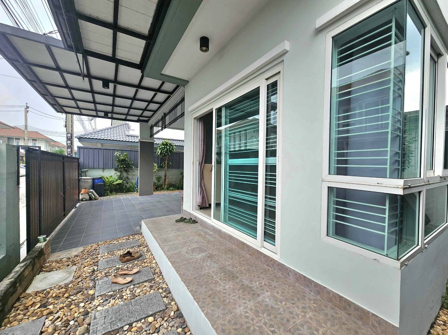 ขายบ้านแฝด ลภาวัน 21 บนทำเลศักยภาพ ถนนราชพฤกษ์