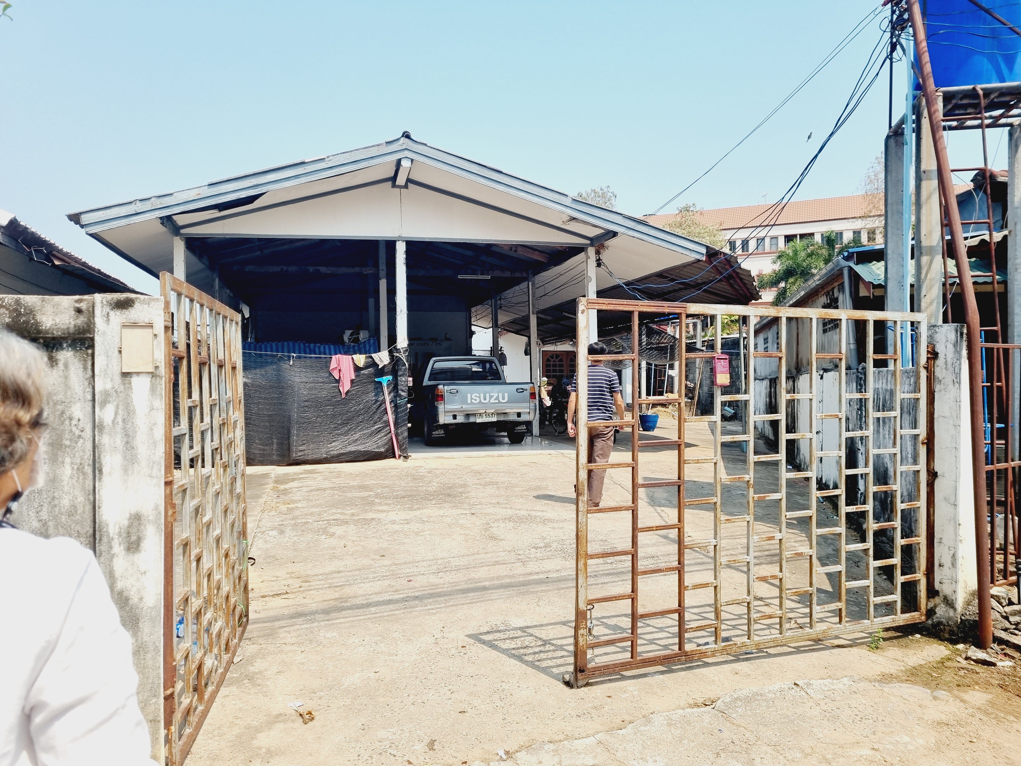 ขายที่รวมสิ่งปลูกสร้าง บ้านชั้นเดียว 1 หลัง อยู่ใกล้ ม.อุบล