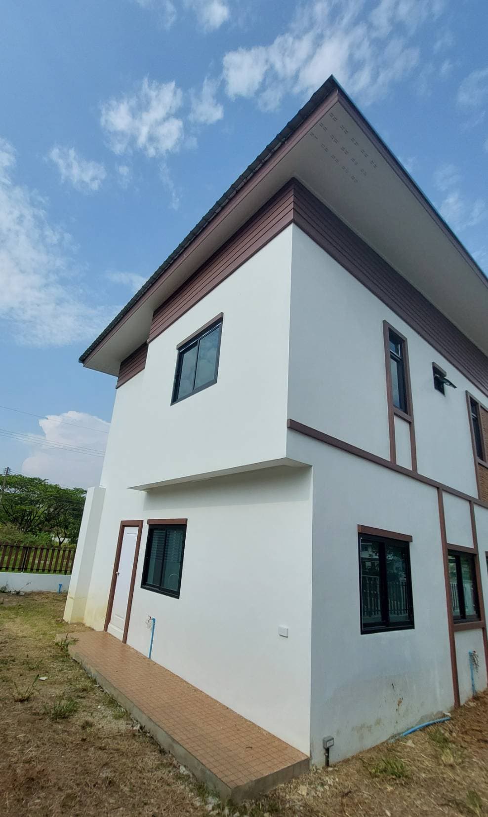 บ้านพร้อมอยู่สร้างใหม่ตั้งอยู่ใจกลางเมืองสันกำแพง ซอยเทพบุตร