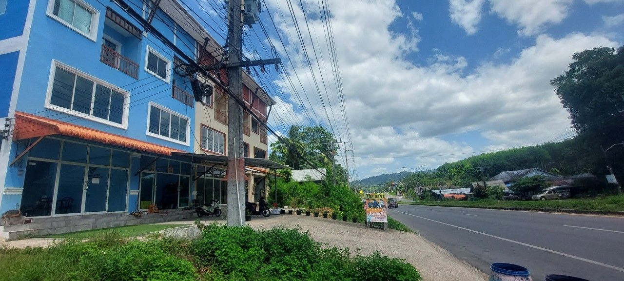 ขายตึก 1 คูหา ห้องริมมีที่ดินด้านข้าง เหมาะทำธุรกิจ เขาหลัก ติดถนนเพชรเกษม 