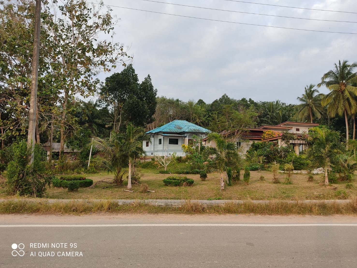 บ้านหรูริมน้ำ หลังใหญ่ อ.เมืองชุมพร จ.ชุมพร 1 ไร่