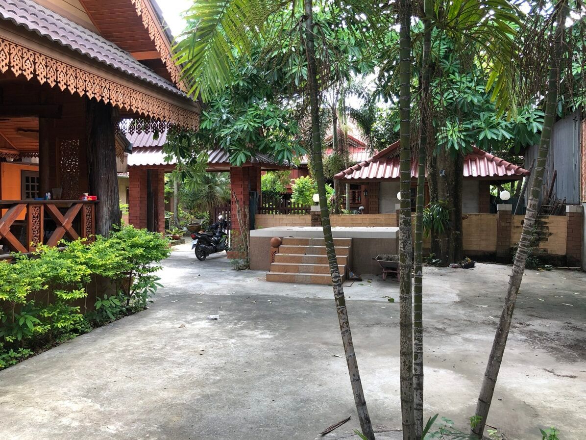 ขายบ้านเชียงราย พร้อมกิจการร้านอาหารสไตล์ล้านนา ติดถนนพหลโยธิน แม่ลาว เชียงราย 0-2-50 ไร่.