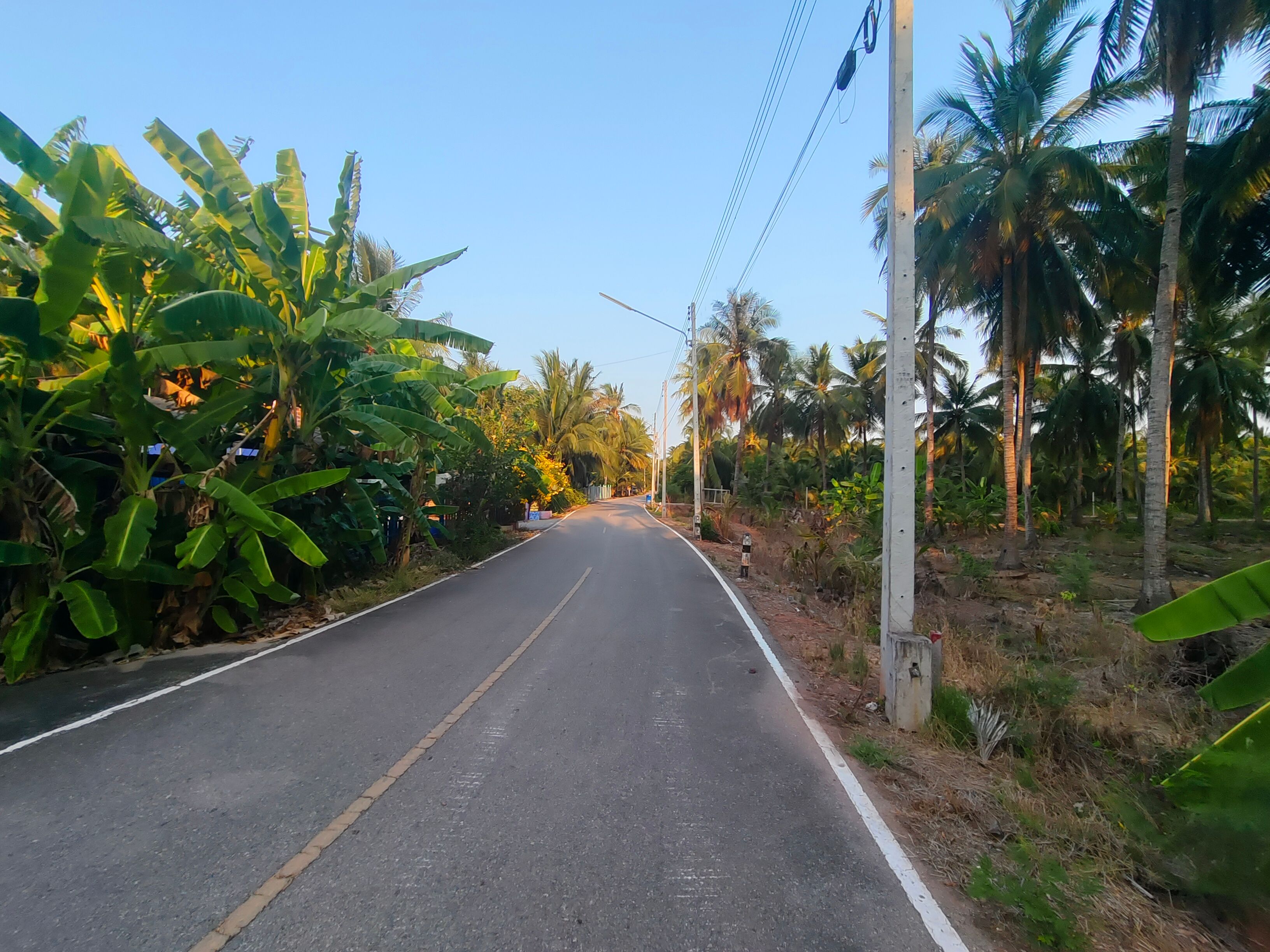 ที่ดินแปลงสวยริมน้ำด้านหน้าติดถนนด้านหลังติดคลอง