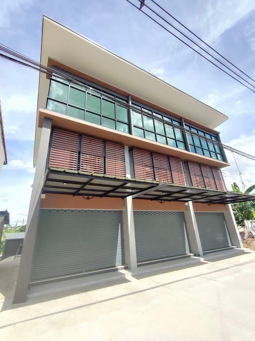 อาคารพาณิชย์เชียงใหม่ จ.เชียงใหม่ อ.ดอยสะเก็ด 64 ตร.ว.