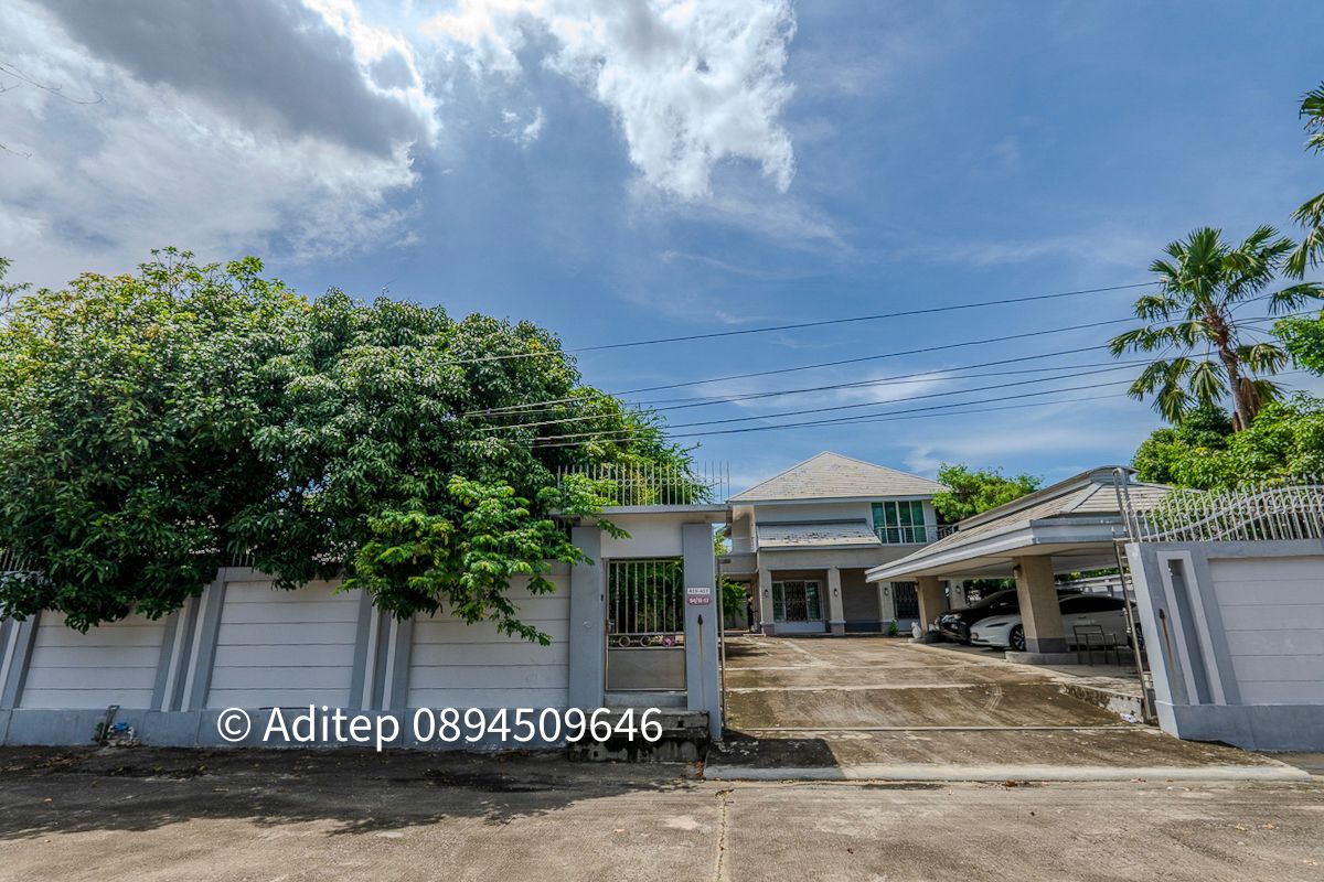 ขายคฤหาสน์หรู 2 หลัง + เรือนรับรอง บนพื้นที่ 418 ตร.วา 9 ห้องนอน 9 ห้องน้ำ 5 ที่จอดรถ หมู่บ้านเพชรเกษม 3 ซอยเพชรเกษม 94 – ทำเลศักยภาพ ถนนพุทธมณฑลสาย 2 ที่สุดแห่งความไพรเวทเพื่อครอบครัวใหญ่