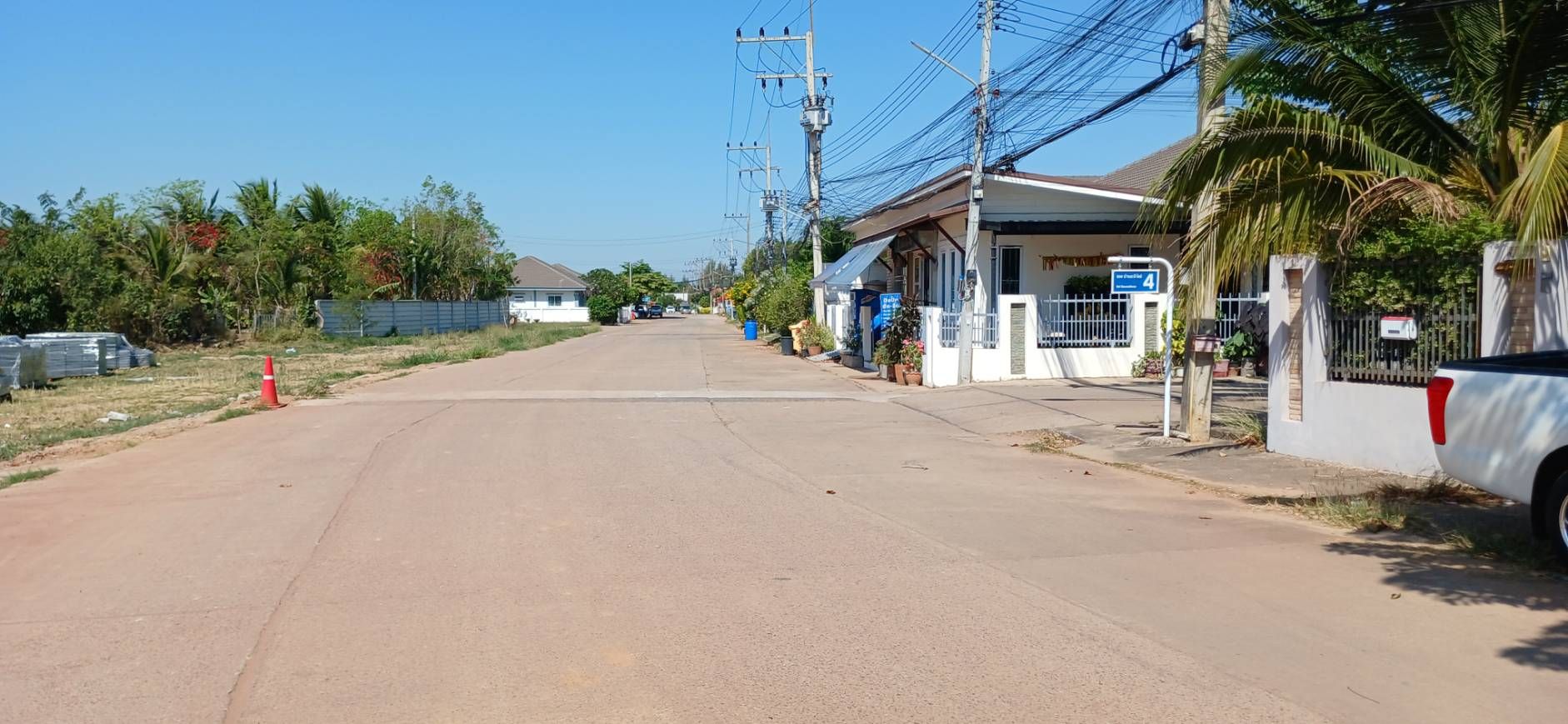 ขายที่ดินบ้านหนองหลุบ ต.แดงใหญ่ อ.เมือง จ.ขอนแก่น ติดหมู่บ้านมะลิวัลย์ซอย 11 จำนวน 5 แปลงละ 60 ตารางวา รวม 300 ตารางวา ใกล้สนามบินขอนแก่น  มหาวิทยาลัยขอนแก่น