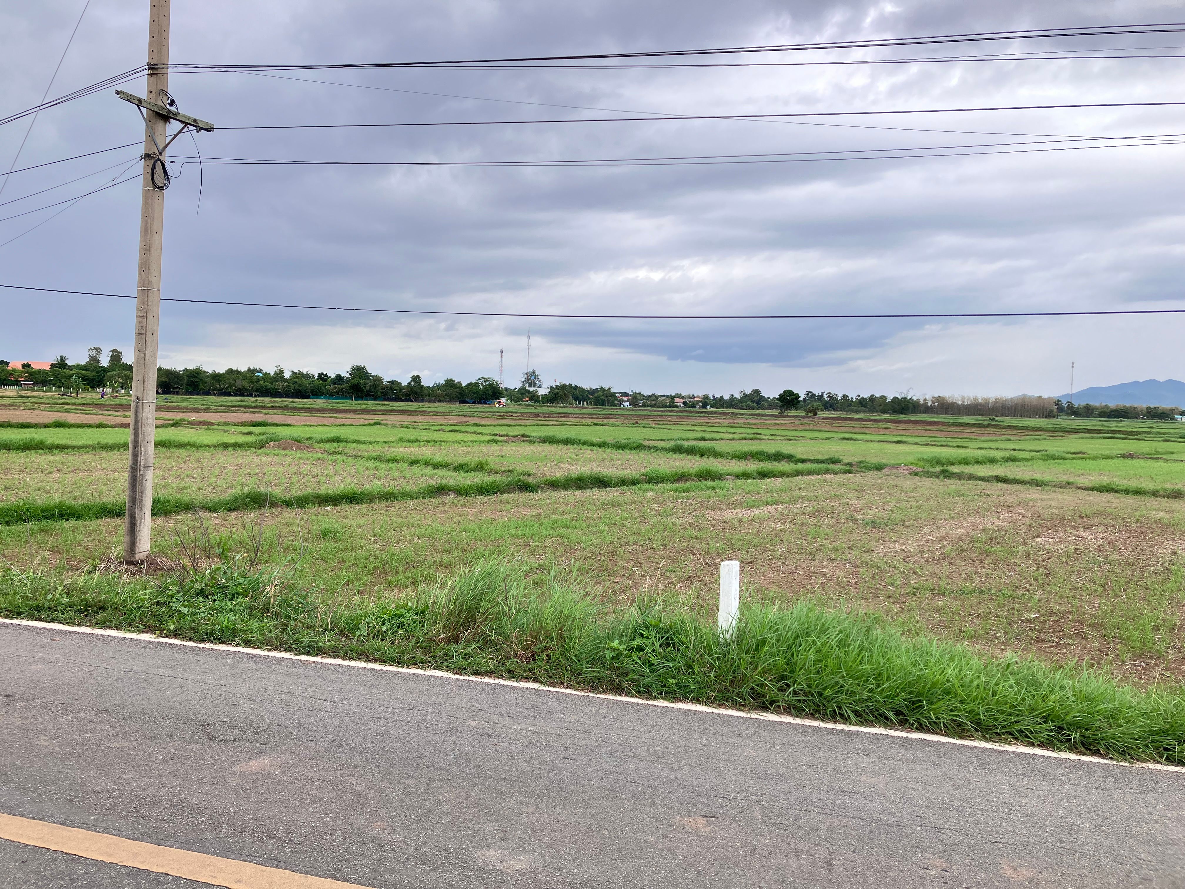 ที่ดิน ทรงแปลก ราคาแรงนิดๆ ในบ้านน้ำโท้ง ต นาครัว อ แม่ทะ ลำปาง 