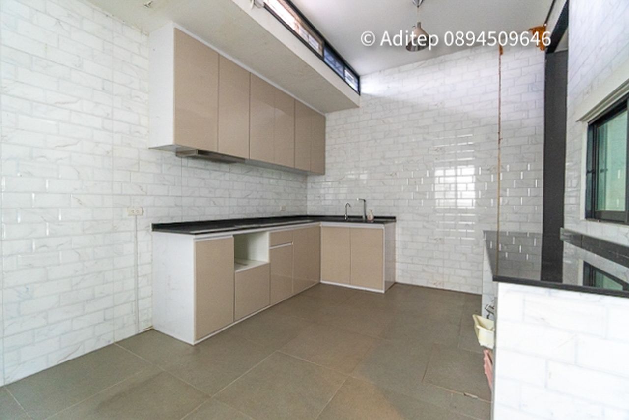 ขายทาวน์โฮม 3 ชั้น บ้านกลางเมือง รามอินทรา-วัชรพล ใกล้จุดขึ้นลงทางด่วน สุขาภิบาล 5