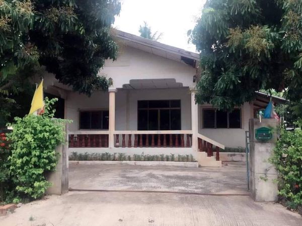 บ้านพร้อมที่ดินราคาถูกในตัวอำเภอธวัชบุรี ร้อยเอ็ด 1-0-39.6