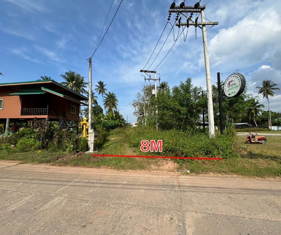 ขายบ้านพร้อมที่ดิน บรรยากาศดี มีความเป็นส่วนตัว ใกล้แหล่งอำนวยความสะดวก อยู่หลัง เอ็มจี สุราษฎร์ธานี (ลักซูรี่กรุ๊ป) 1-2-12 ไร่.
