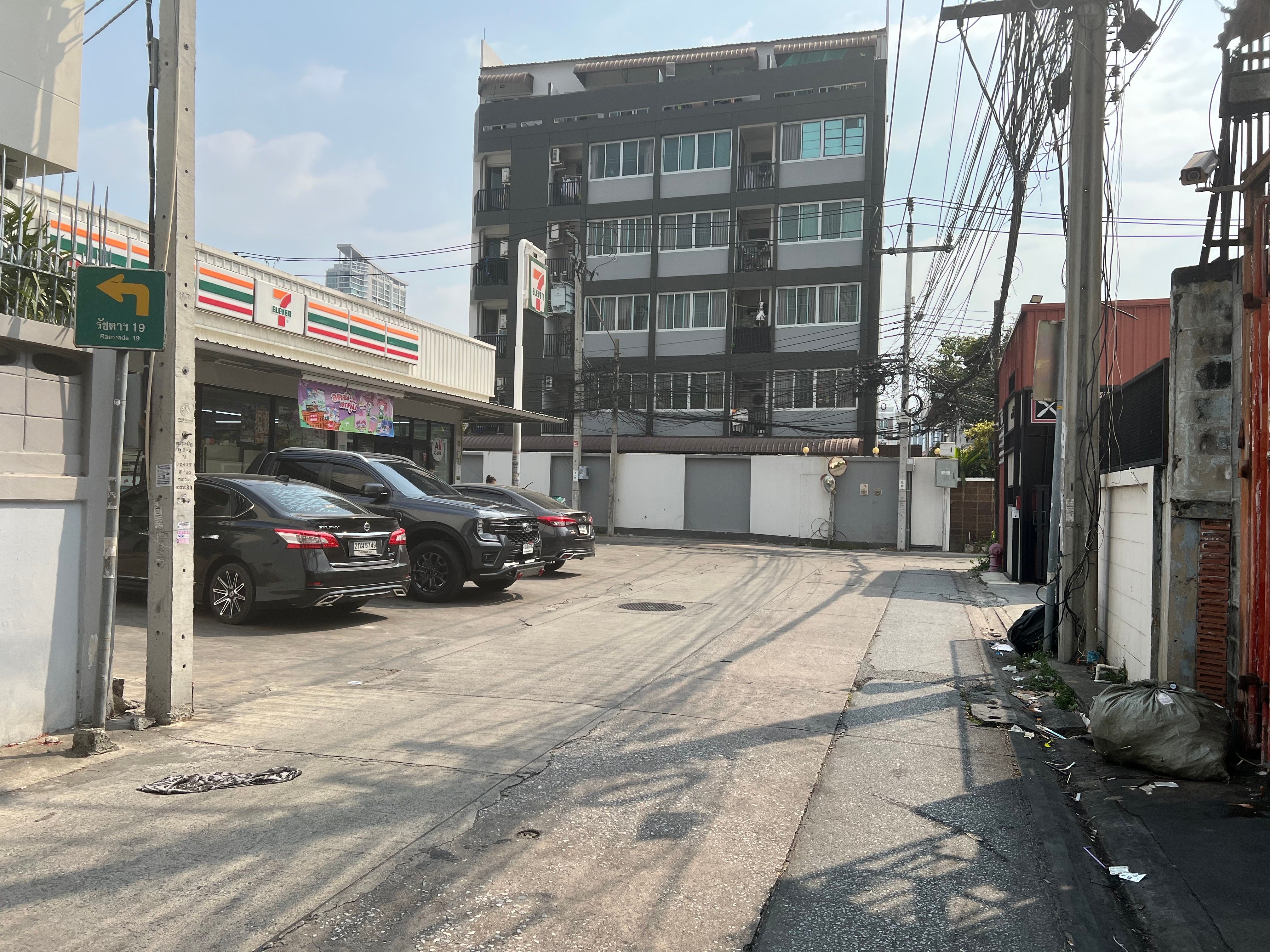 ขายที่ดินกรุงเทพ เขตบางซื่อ พร้อมผู้เช่าประกอบการ 