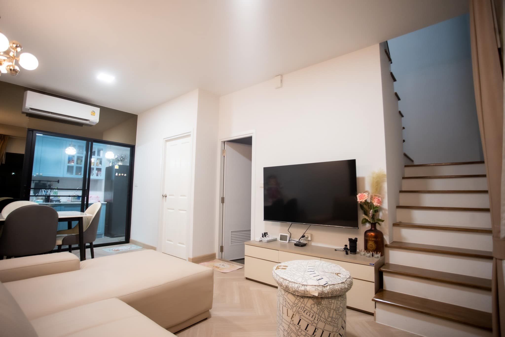 ทาวน์โฮม 2 ชั้น 2 ที่จอดรถ หมู่บ้านเดอะธาม ราชพฤกษ์-สิรินธร ทำเลทองใกล้ทางด่วน รถไฟฟ้า เดินทางสะดวกสบาย แหล่งของกิน-ไลฟ์สไตล์ใกล้ โรงพยาบาล สถานีตำรวจเพียงนิดเดียว