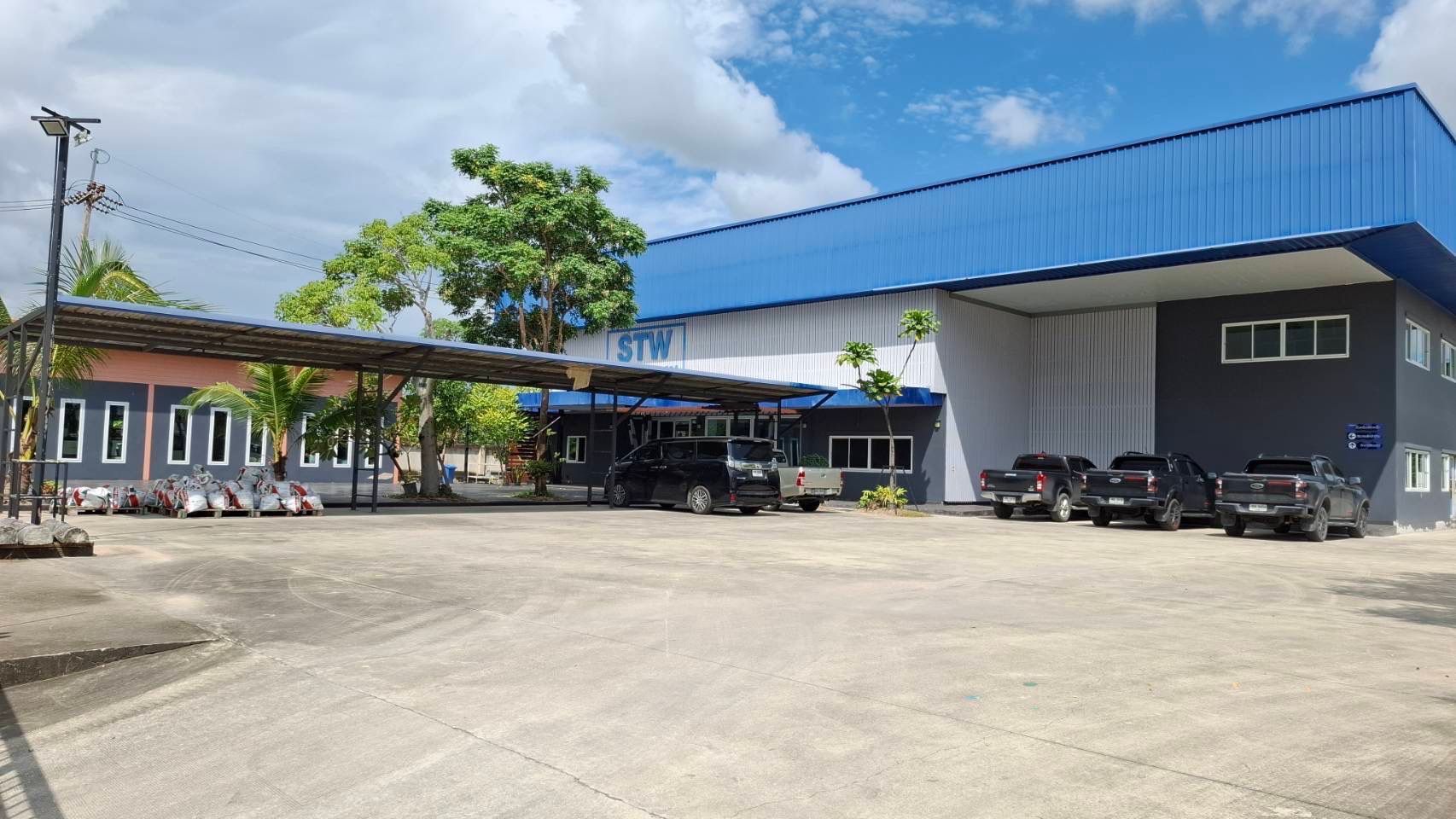 โรงงานพร้อมที่ดิน 14 ไร่ ใกล้อมตะซิตี้ชลบุรี รง.4 โซนสีเขียว | Ready-to-Operate Factory for Sale (14 Rai) | Manufacturing License Approved | Chonburi