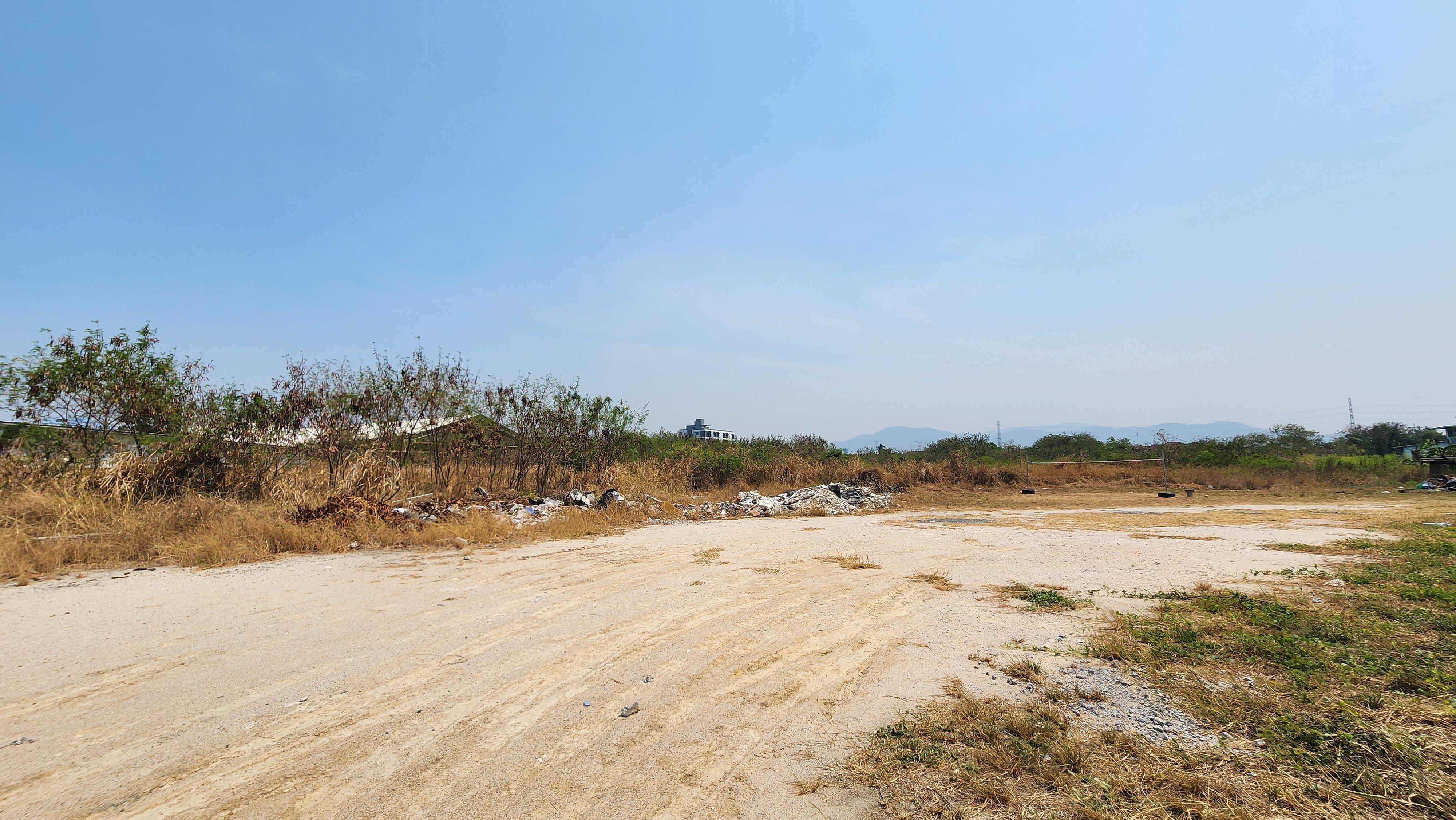 ขายที่ดิน 21-3-65 ไร่ เมืองชล-ห้วยกะปิ ติดถ.สุขุมวิท,โชว์รูมรถ ใกล้ตลาดจตุจักรชลบุรี  
