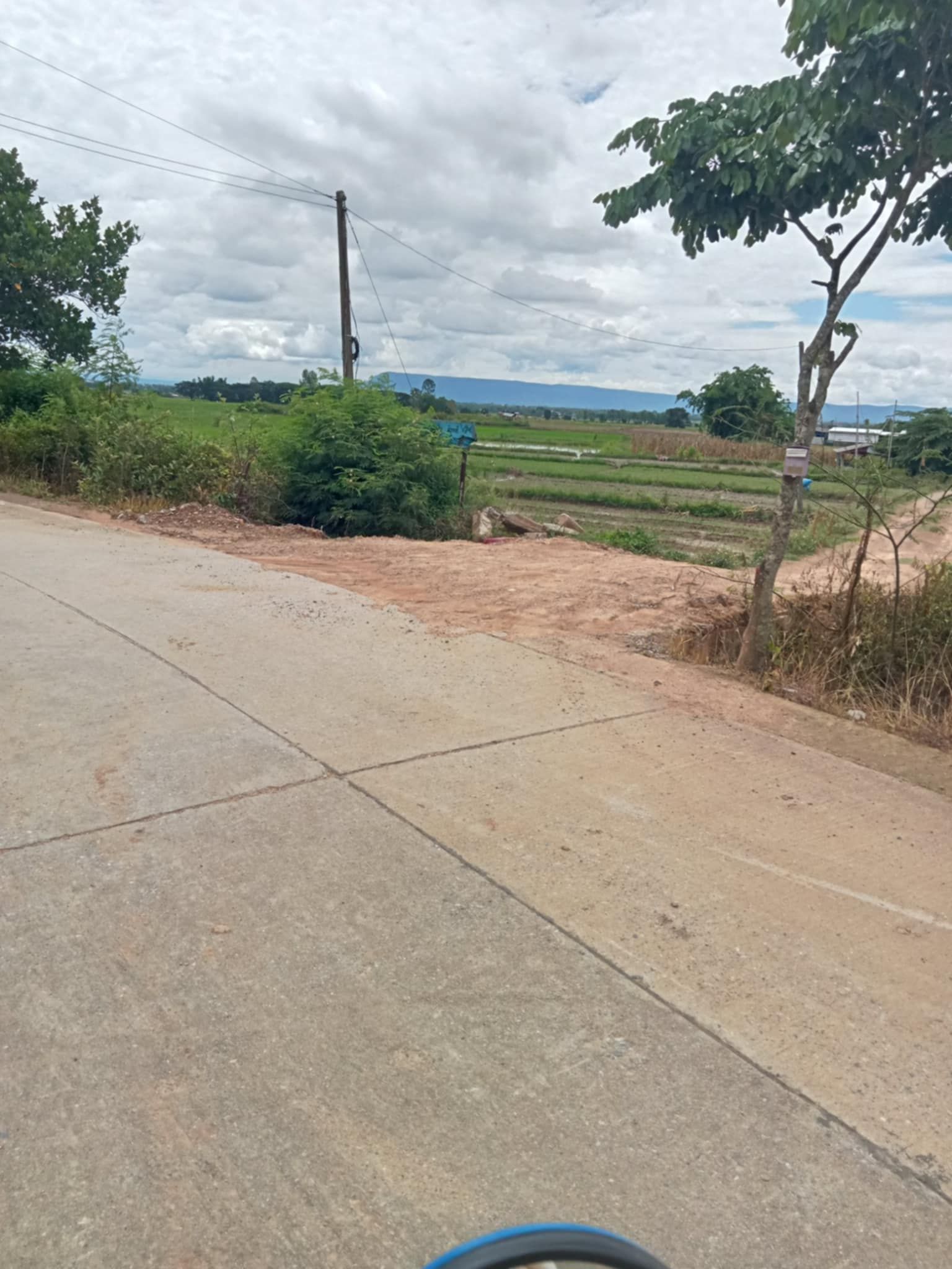 ขายที่ดินเชียงราย พาน ที่นาติดถนนคอนกรีต เดินทางสะดวก ไม่ไกลจากแหล่งชุมชน