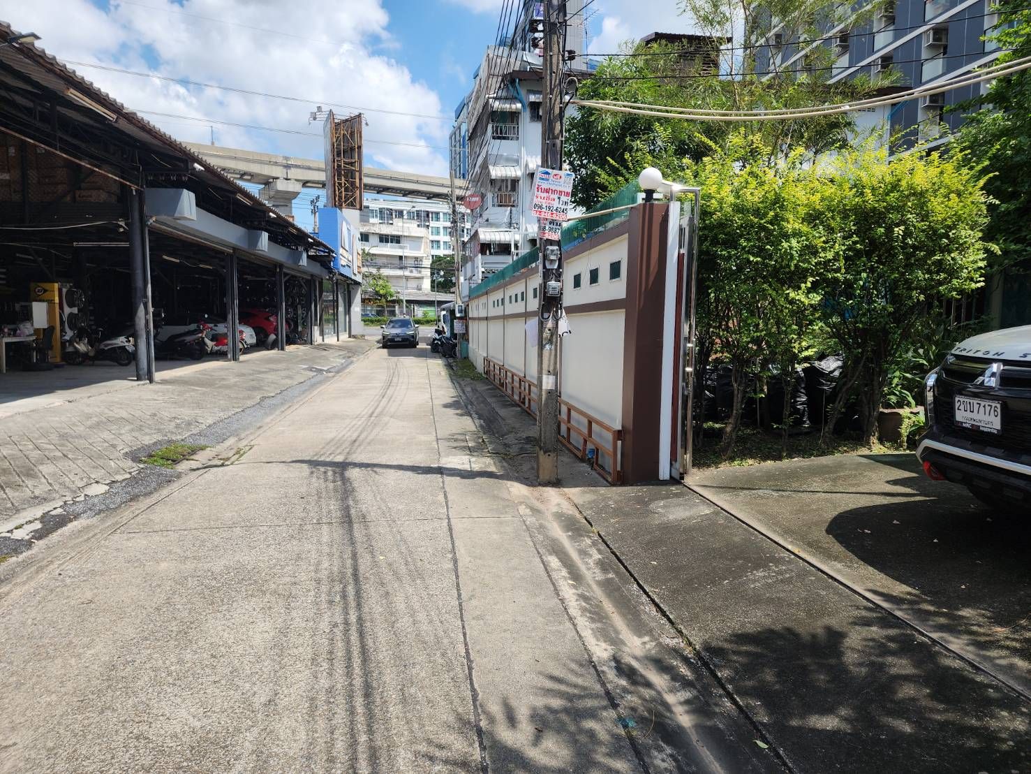 ขายที่ดินกรุงเทพฯ เขตคันนายาว ที่ดินทำเลสวย แปลงสวย แหล่งอำนวยความสะดวกรอบด้าน 0-1-26 ไร่.