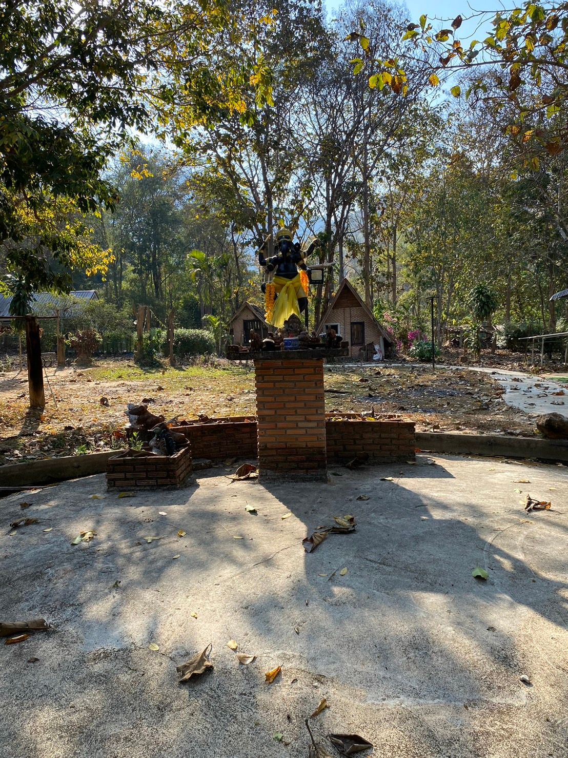 ขายที่ดินลำปาง อำเภอเมืองปาน ที่ดินพร้อมรีสอร์ท บรรยากาศดี สาธารณูปโภคเข้าถึงครบ น่าลงทุนมาก 74-3-35