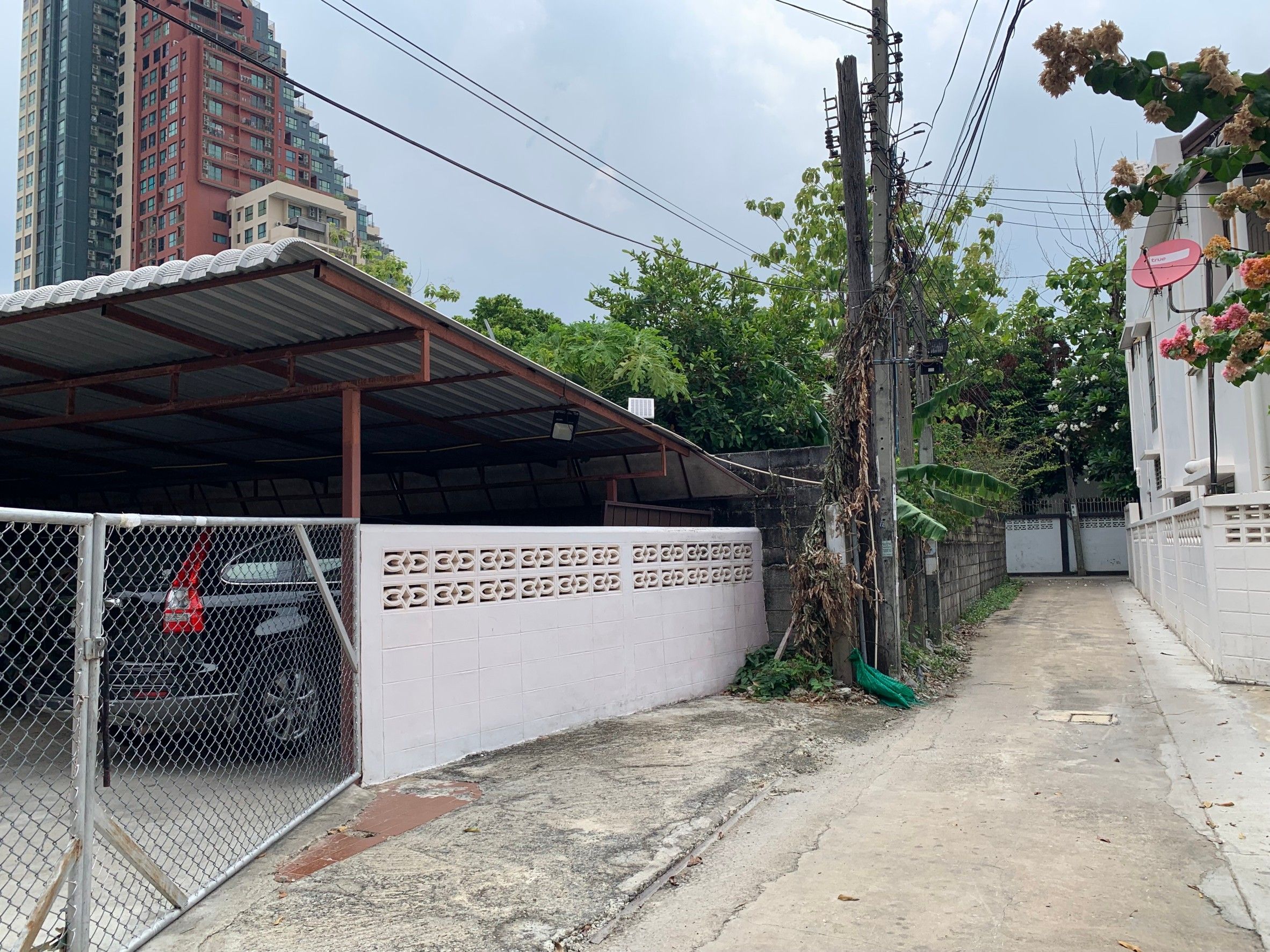 ขายที่ดินกรุงเทพฯ ใกล้ MRT สิรินธร(สายสีน้ำเงิน) แหล่งอำนวยความสะดวกรอบด้าน บางกอกน้อย 0-0-46.