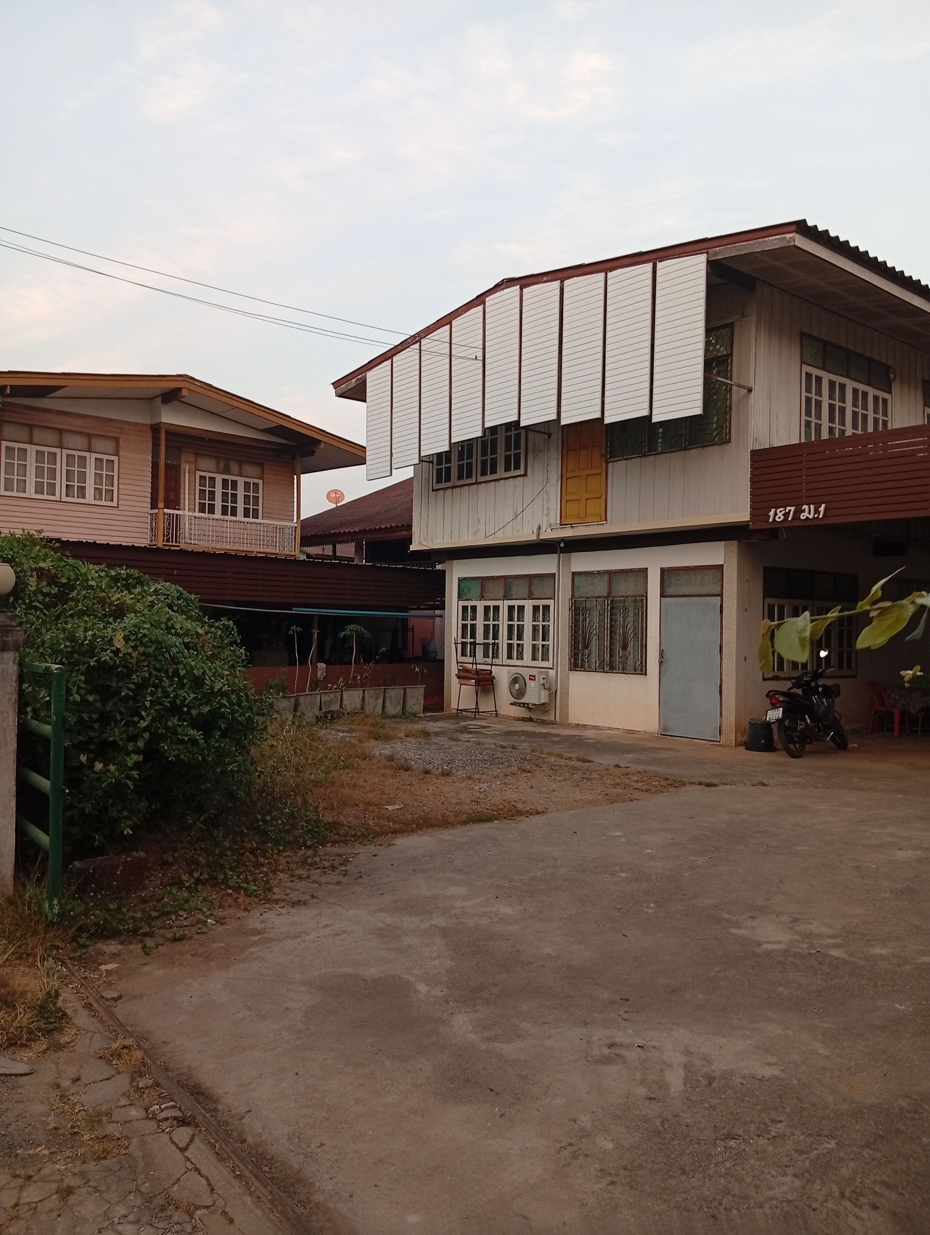 ขายด่วน! บ้านเดี่ยว 2 ชั้น 4 ห้องนอน 2 ห้องน้ำ พร้อมที่ดิน ใจกลางเมืองเทศบาล