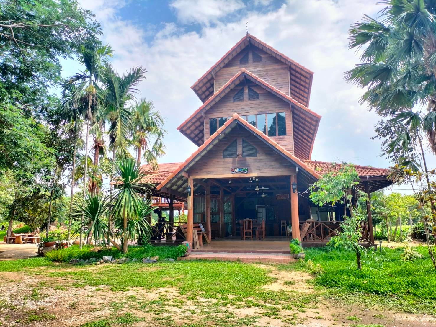 ที่สวนพร้อมบ้านหลังใหญ่1 หลังหลังเล็ก 5 หลัง
