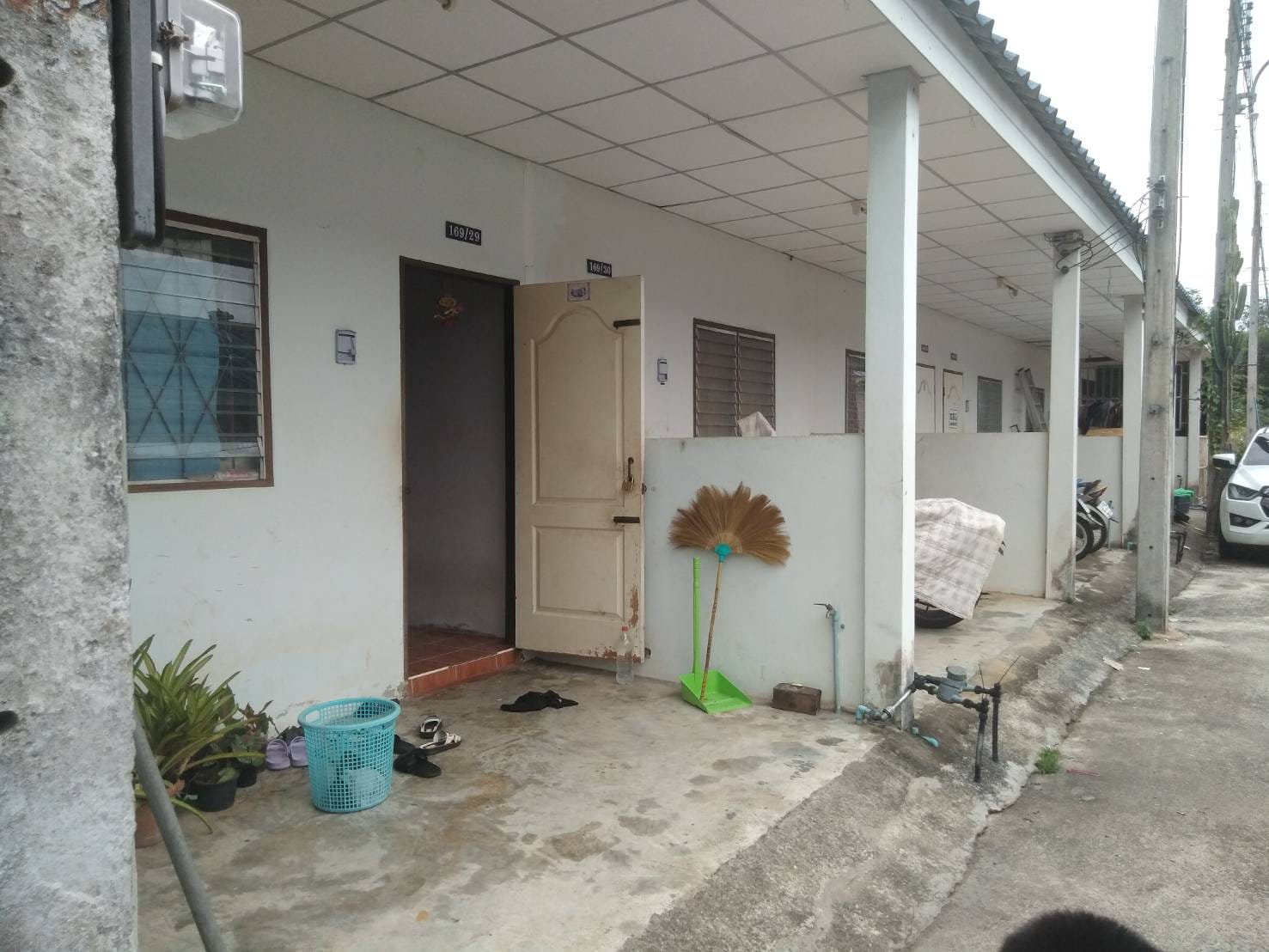 ห้องแถว12ห้อง ใกล้ราชภัฎ  สุราษฎร์ธานี 150.2 ตรว.