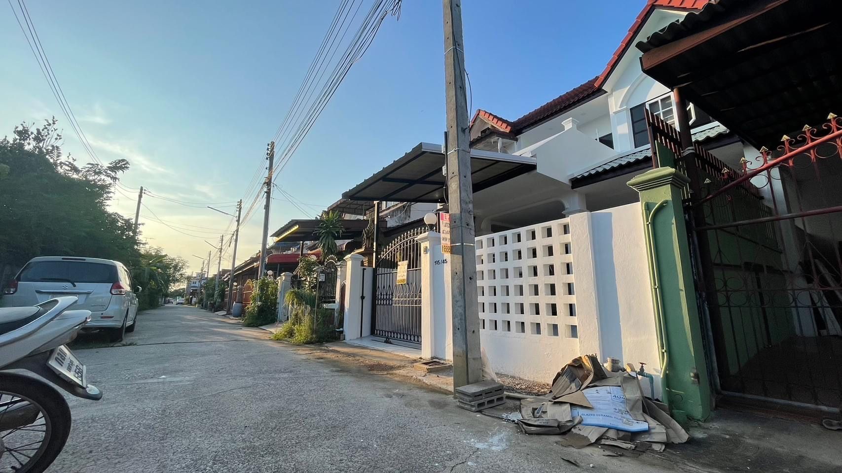 ขายบ้านเพชรบุรี ทาวน์เอ็าส์ ตกแต่งพร้อมอยู๋ บ้านกุ่ม เมืองเพชรบุรี โค้งวัดขุนตรา